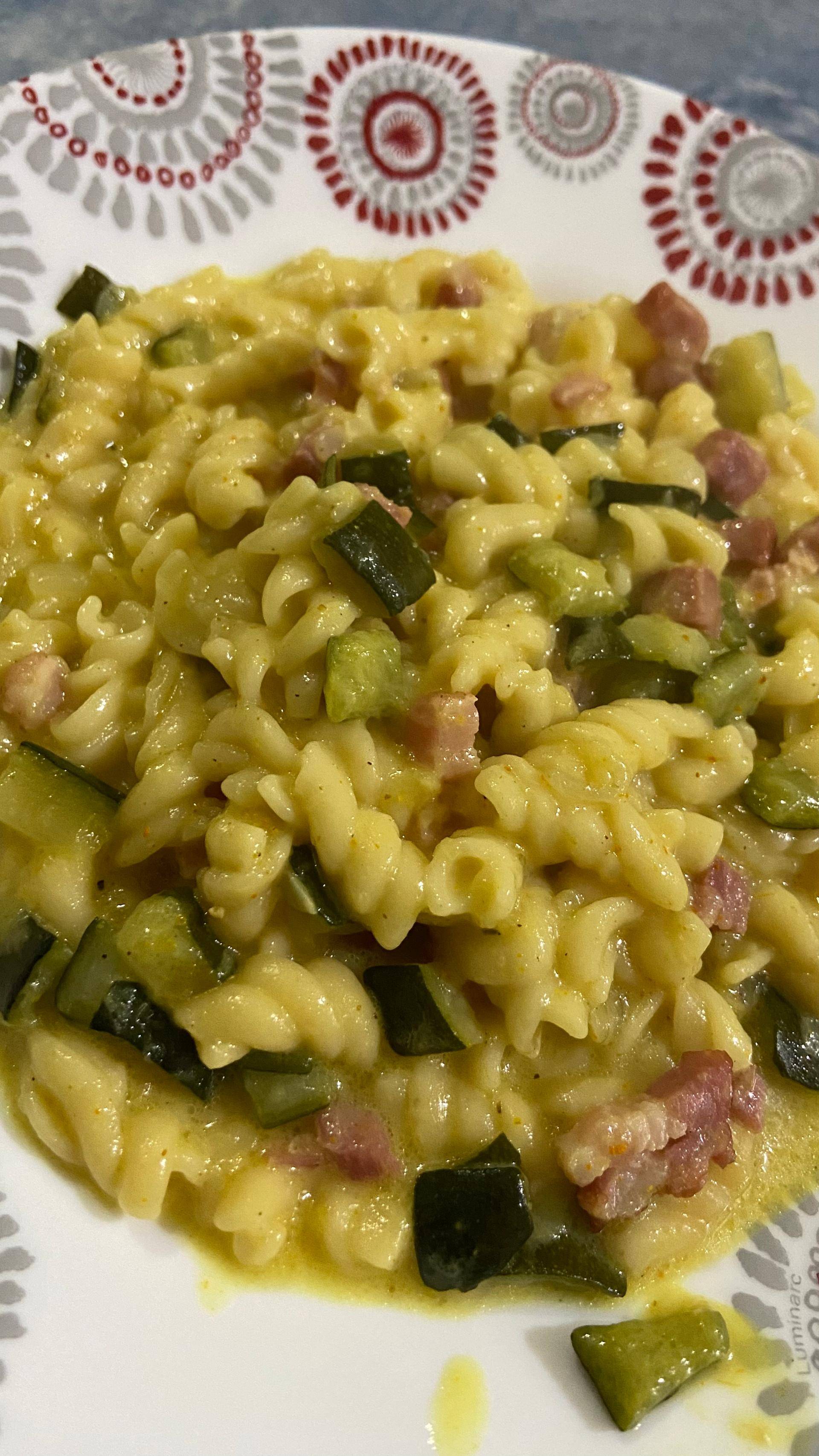 Pâtes aux courgettes, lardons et curry - Recepten Cookeo | Moulinex