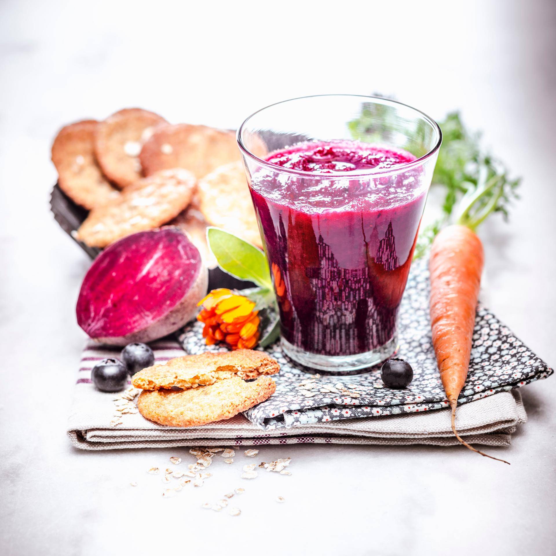 Smoothie betterave, carotte, myrtilles et biscuits suédois aux flocons d’avoine - Recette Companion | Moulinex