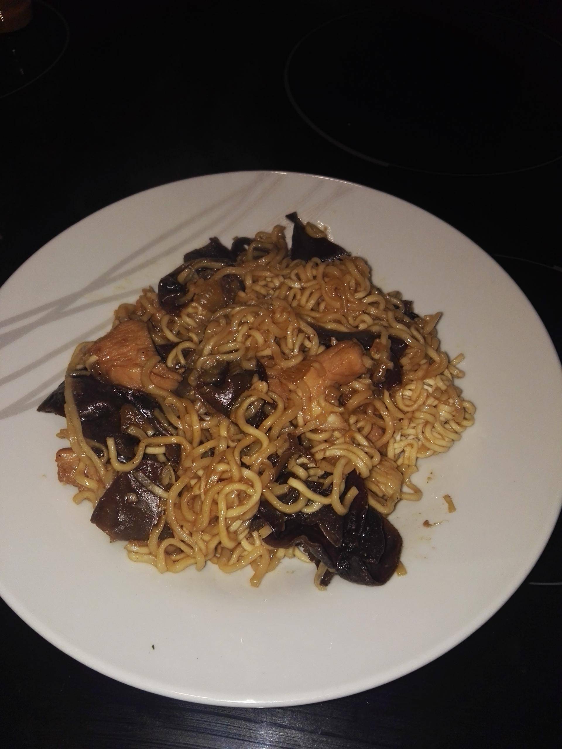 Nouilles aux poulets et champignons noirs - Recepten Cookeo | Moulinex
