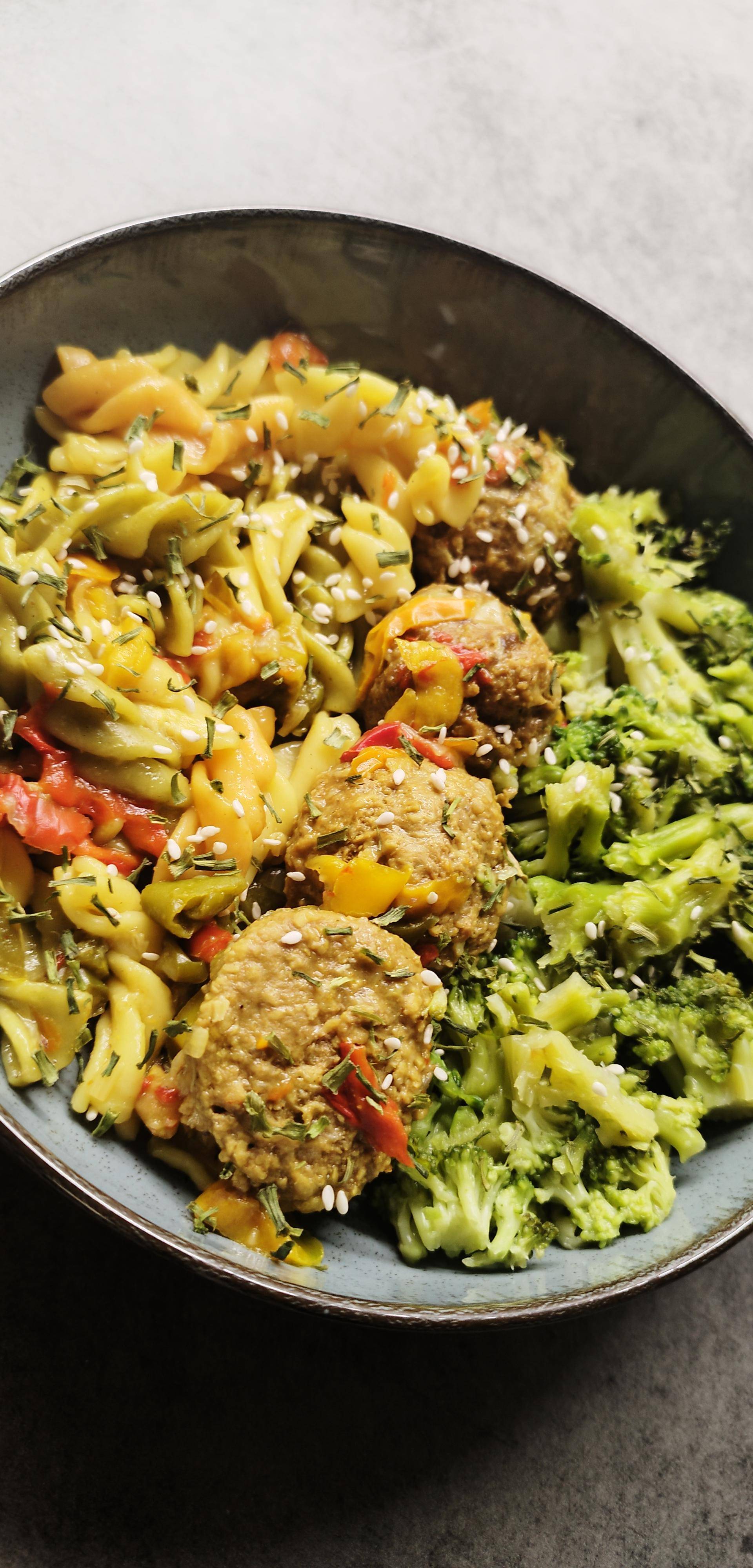 Torti aux poivrons avec ses boulettes de viandes au Curry - Recette Cookeo | Moulinex