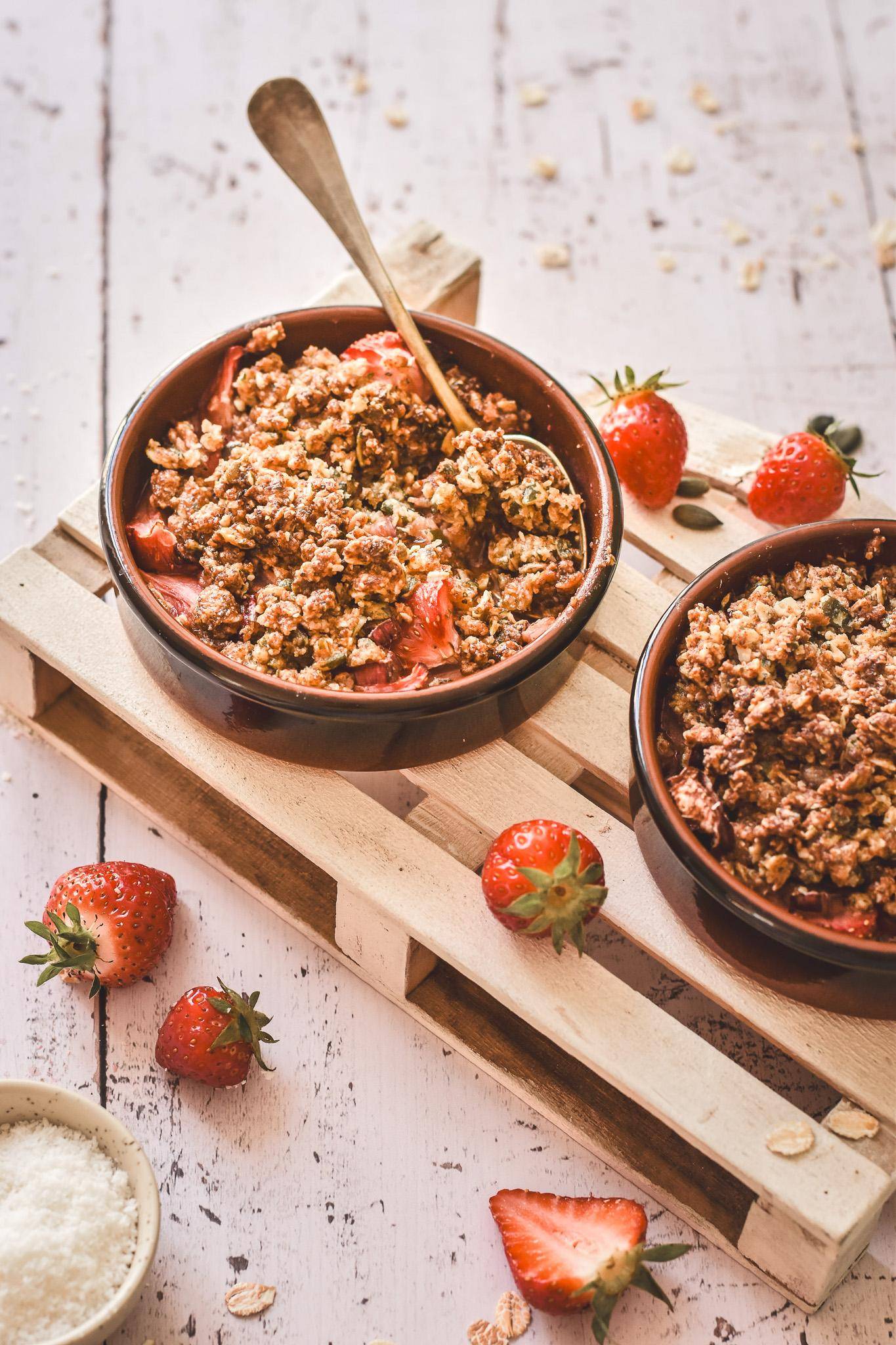 Crumble fraise rhubarbe à faible index glycémique - Recepten EASY FRY & GRILL 2 in 1 MECHANICAL | Moulinex