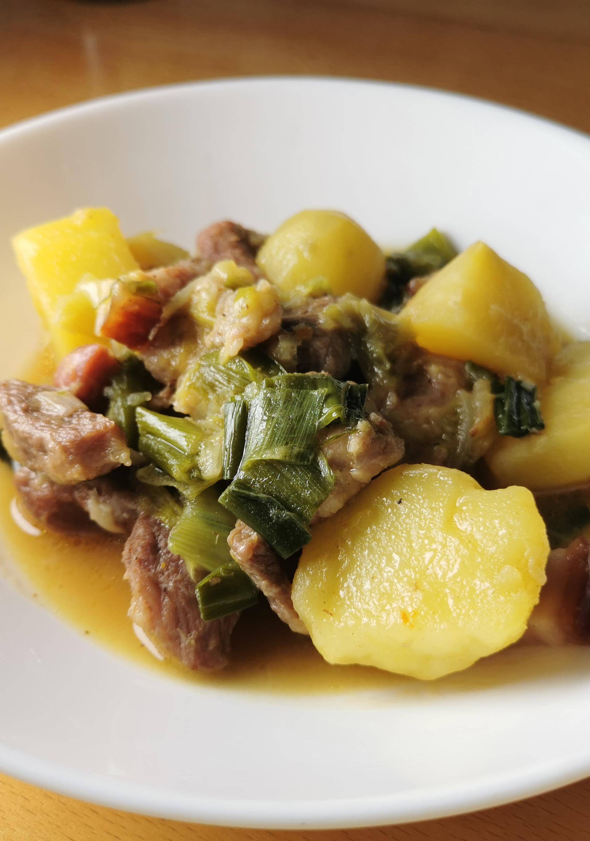 Émincés de porc aux poireaux et pommes de terre - Recette Cookeo | Moulinex