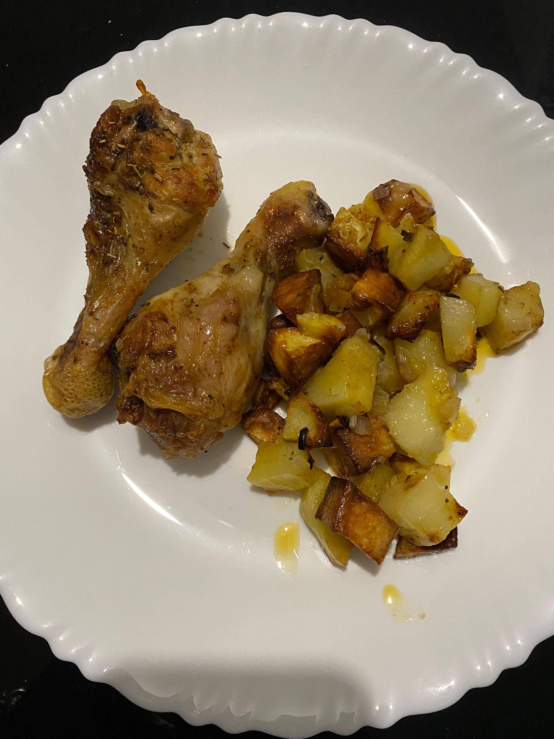 Pilon de poulet rôti et ces cube de pommes de terre - Recette Cookeo | Moulinex
