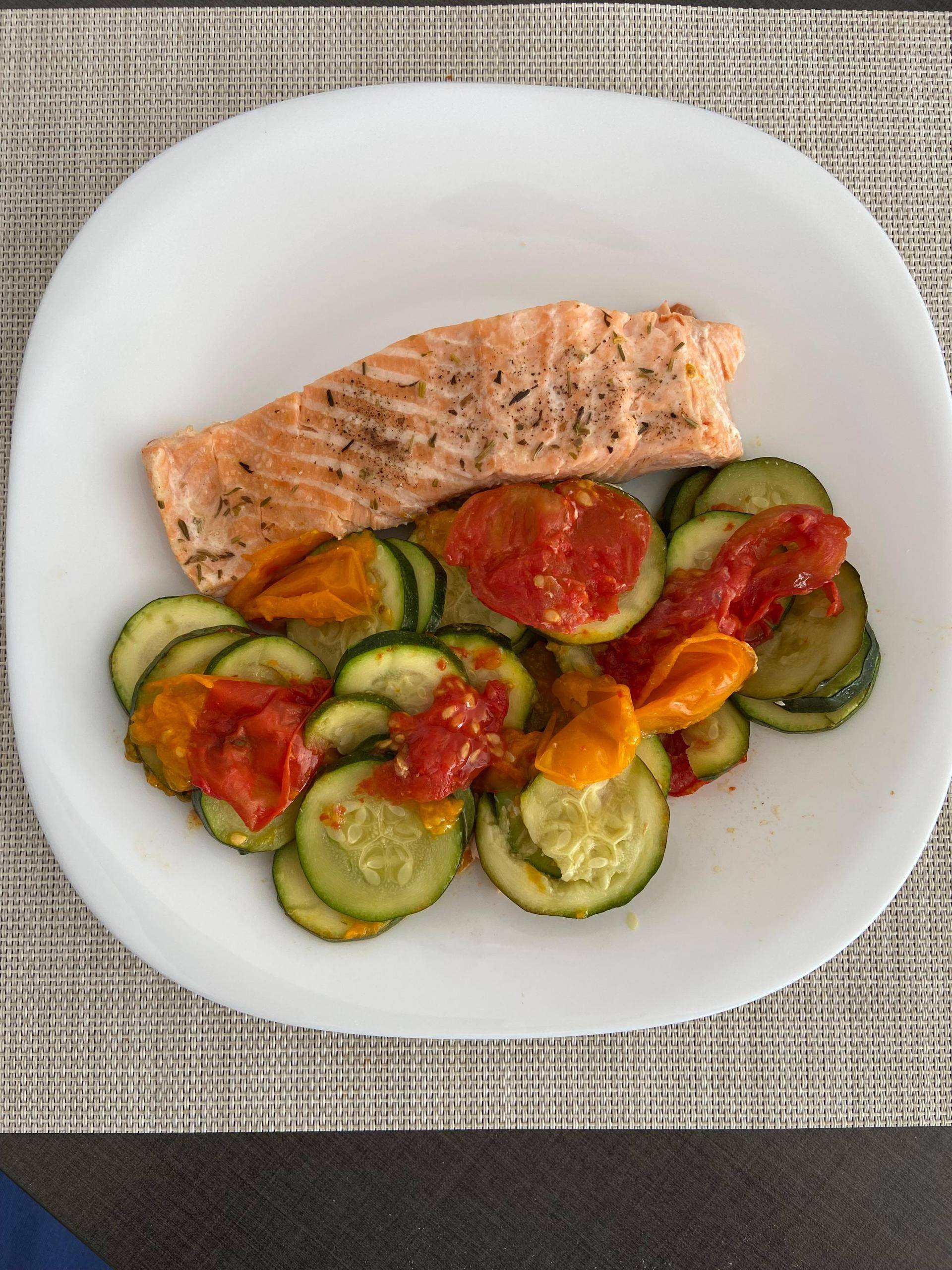 Pavés de saumon vapeur et ses légumes - Recepten Cookeo | Moulinex