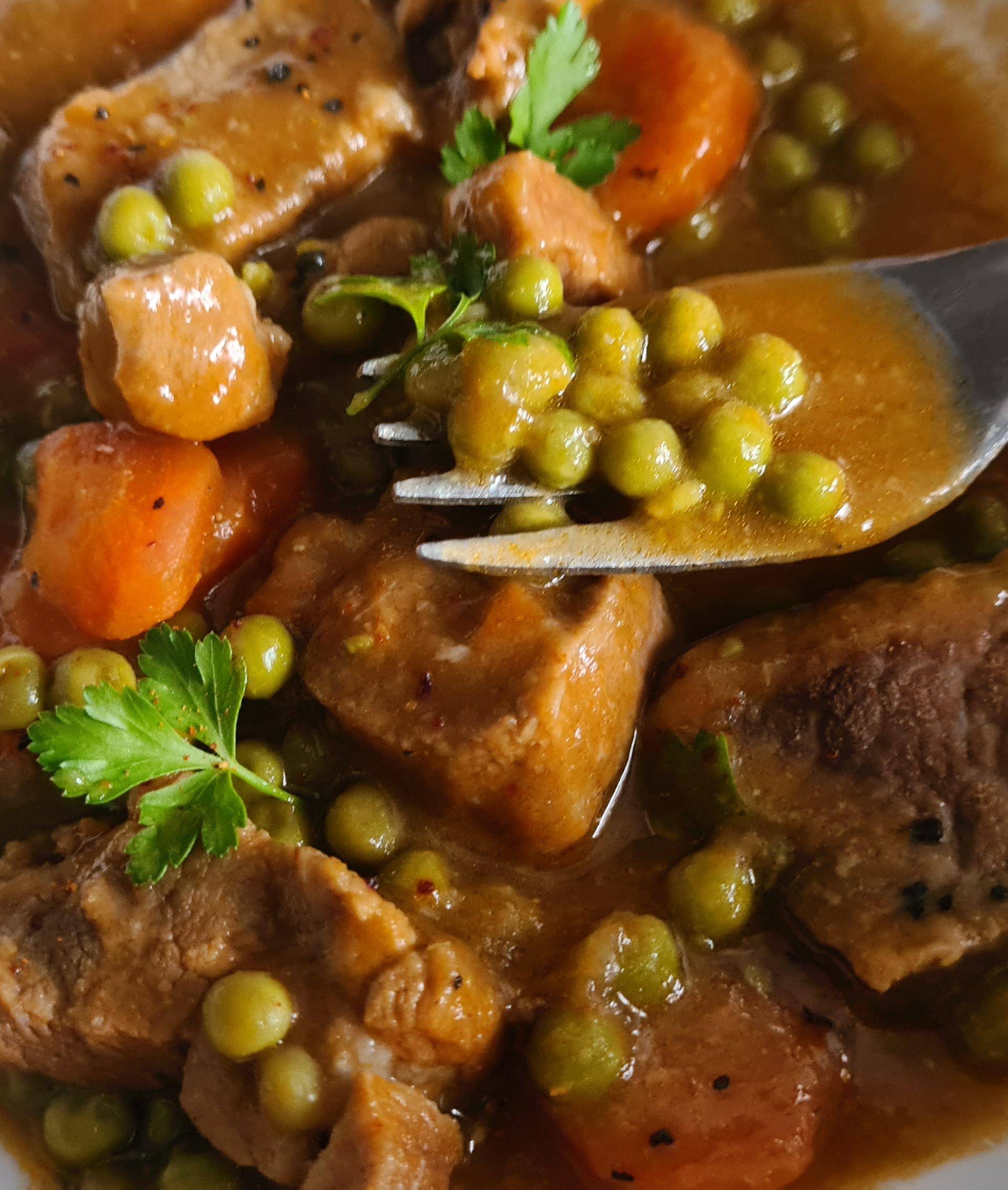 Sauté d'échine de porc aux carottes et petits pois - Recette Companion XL | Moulinex
