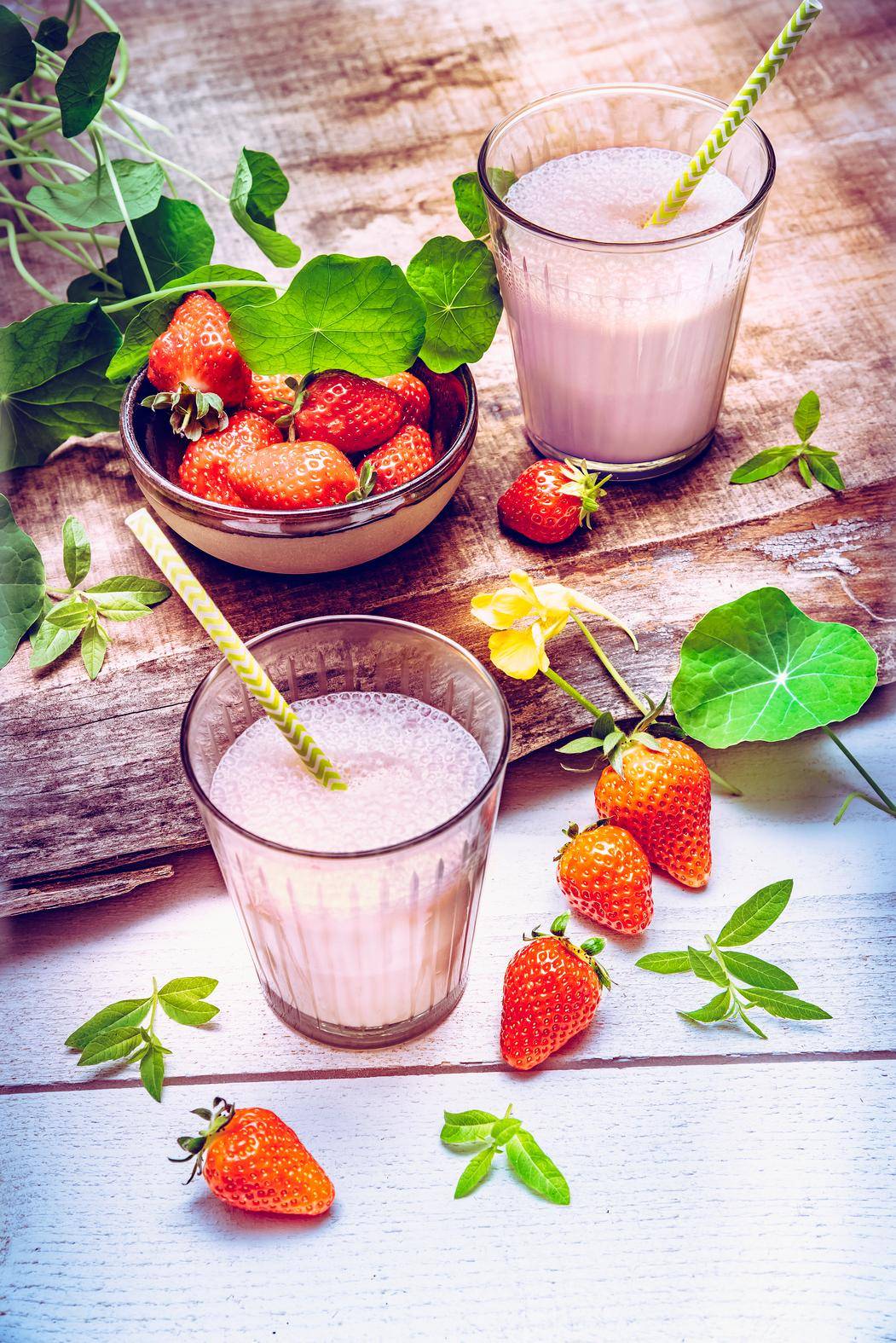 Smoothie fraises, verveine et fleurs de Capucine - Recette Companion | Moulinex