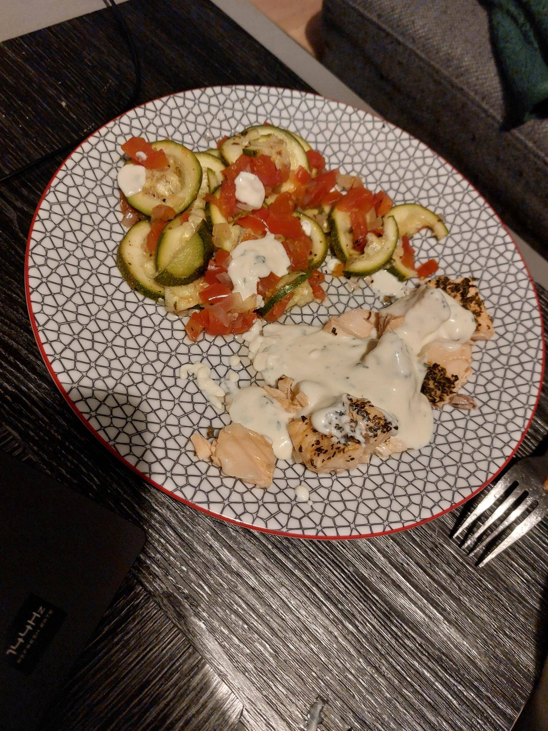 Saumon aux herbes et légumes vapeur avec sauce crémeuse citronnée - Recepten Cookeo | Moulinex