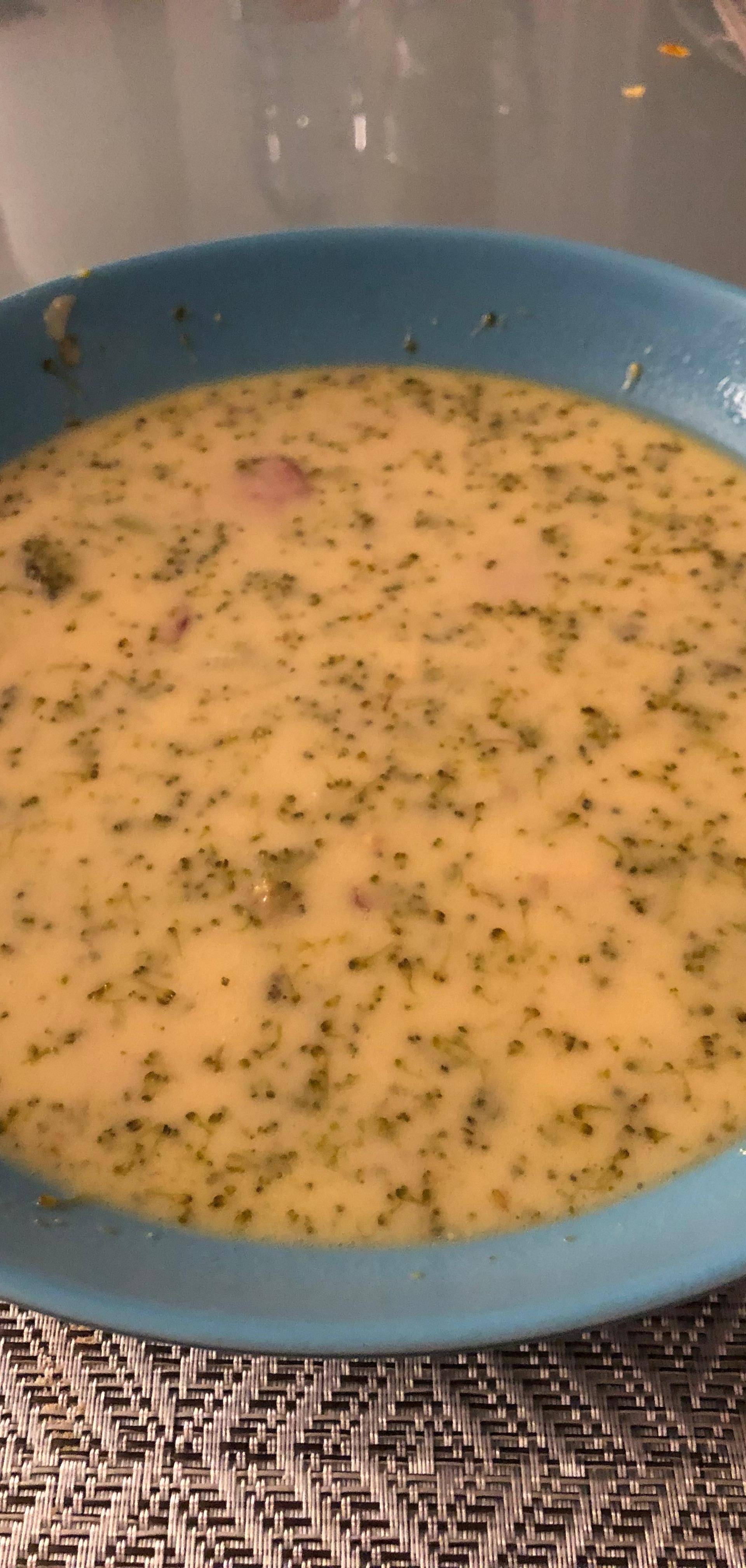 Soupe keto brocolis saucisse cheddar - Recette Cookeo V3 | Moulinex
