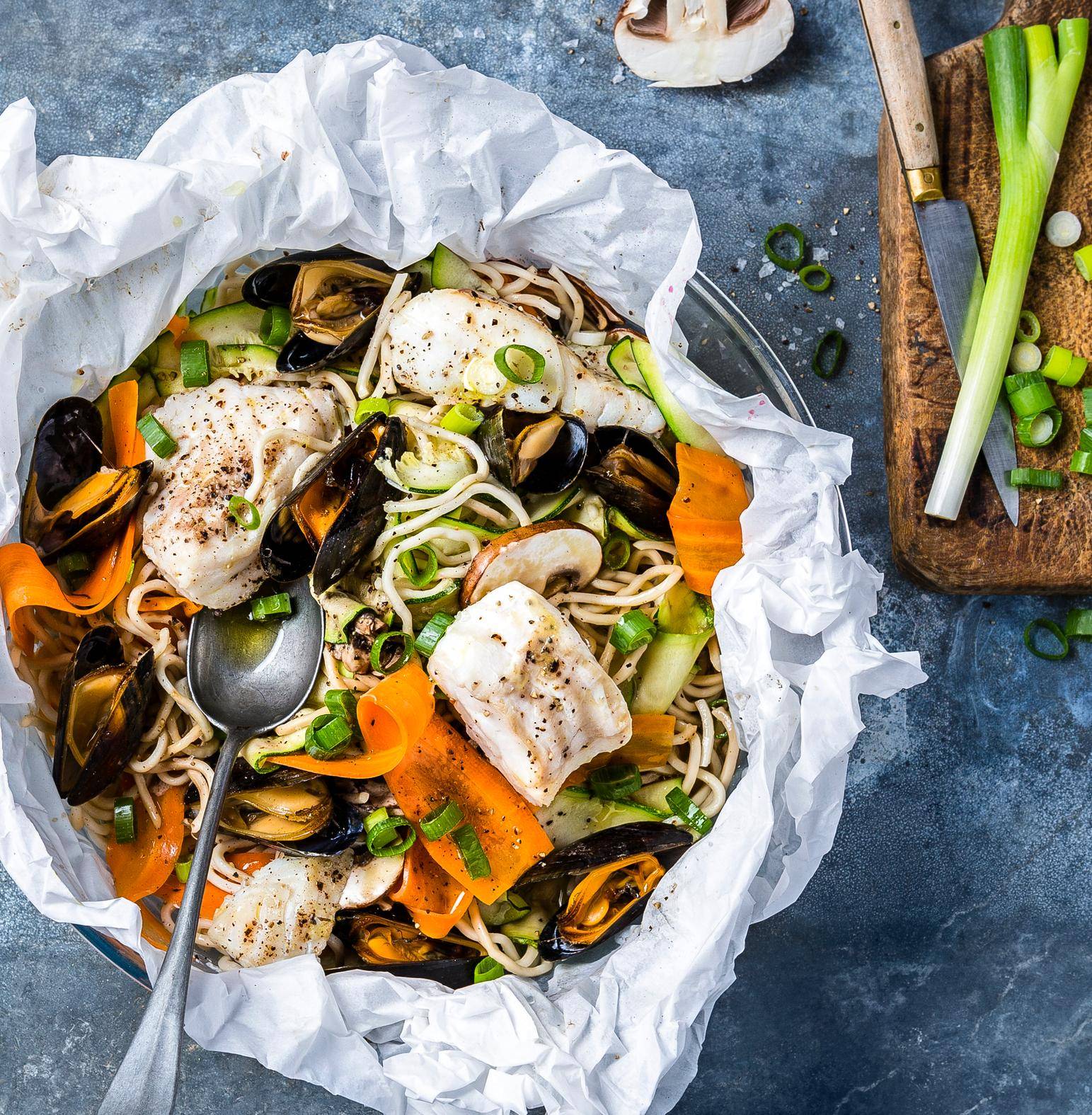 Papillotes de poissons aux légumes et nouilles chinoises - Recette EASY FRY GRILL & STEAM 3 in 1 | Moulinex