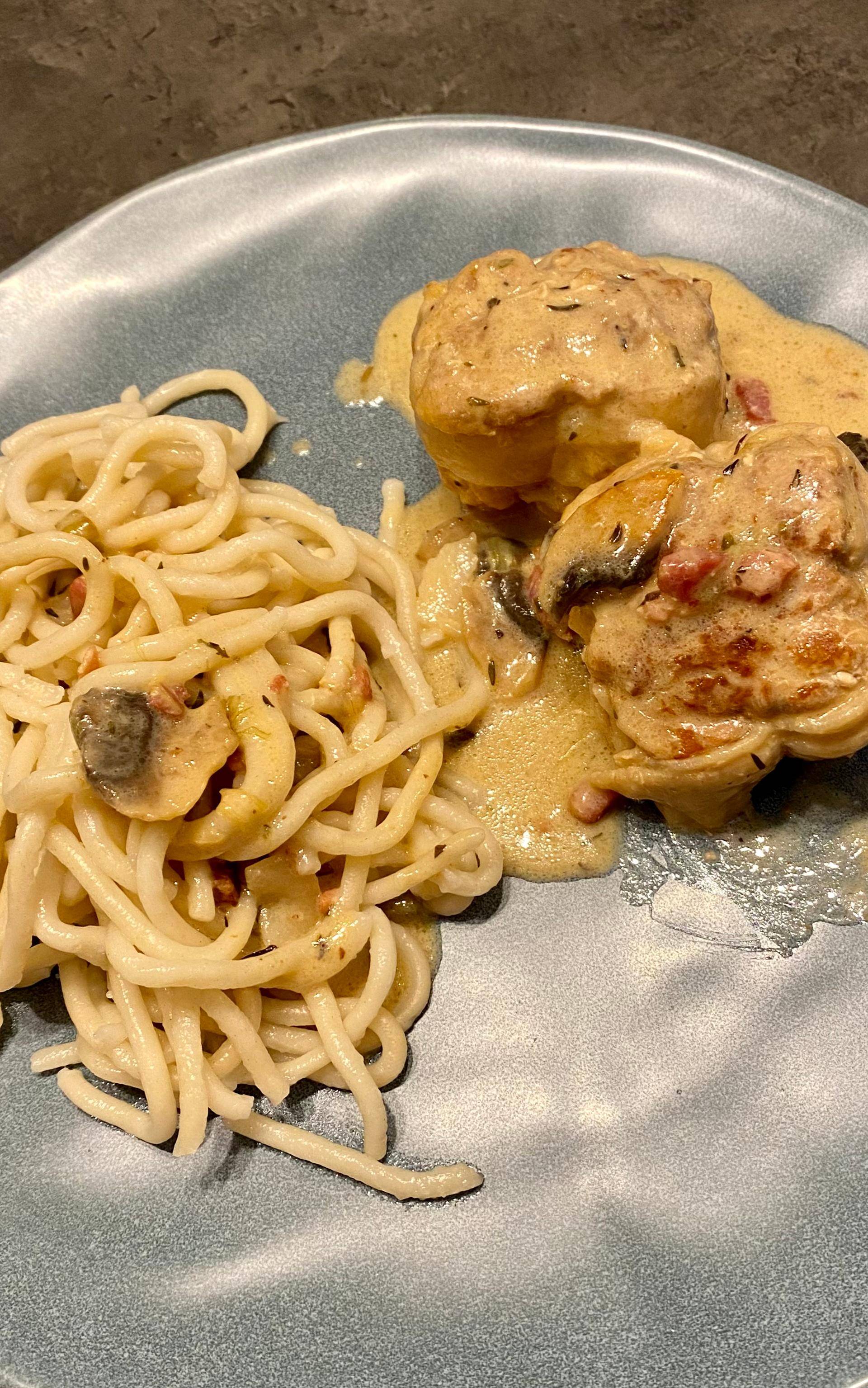 Paupiettes de porc à la crème, champignons et lardons - Recette Cookeo | Moulinex