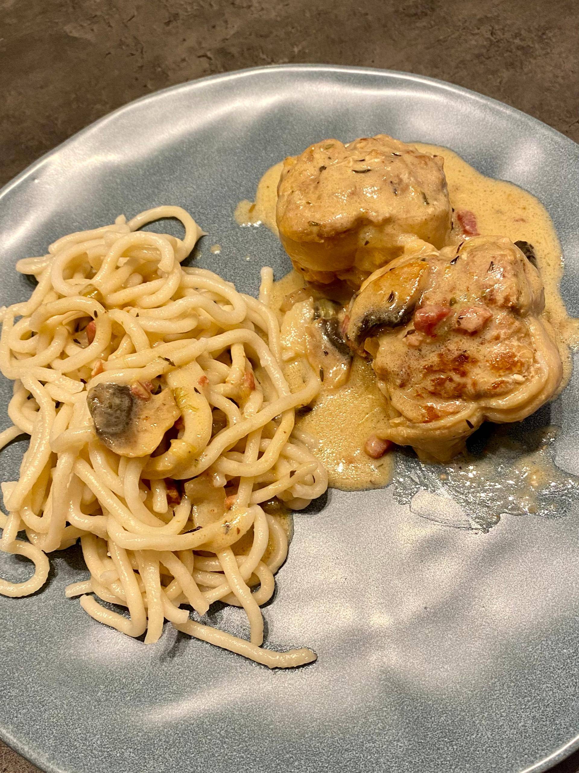 Paupiettes de porc à la crème, champignons et lardons - Recepten Cookeo | Moulinex