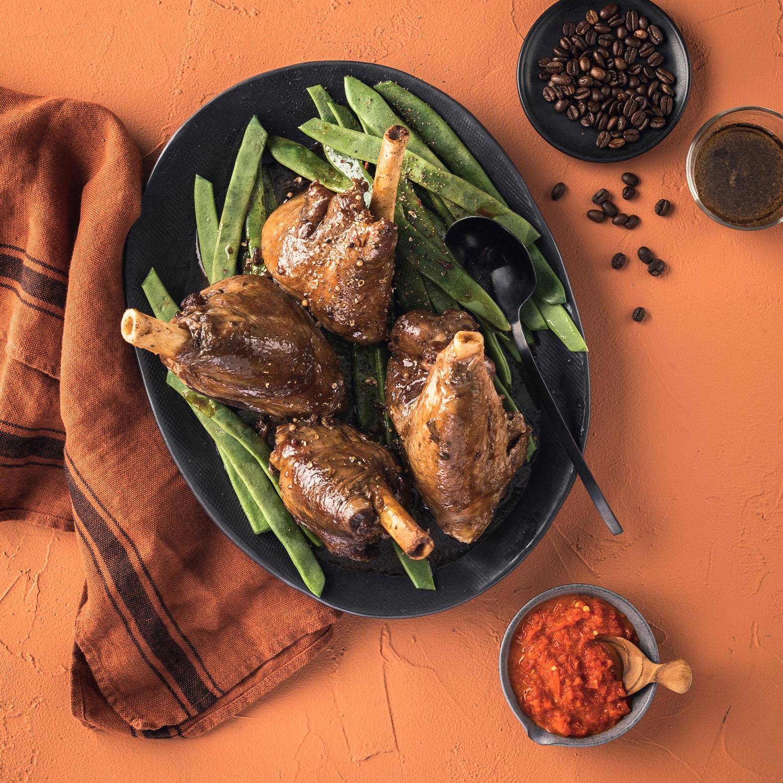 Souris d'agneau laquée au café, cocos frais et piquillos - Recette Companion | Moulinex