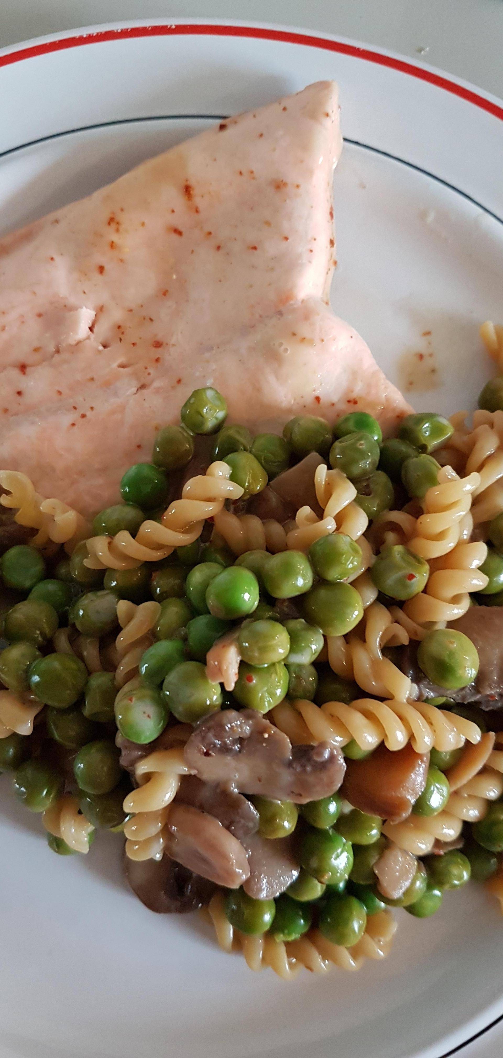 Saumon aux légumes et pâtes - Recette Cookeo | Moulinex