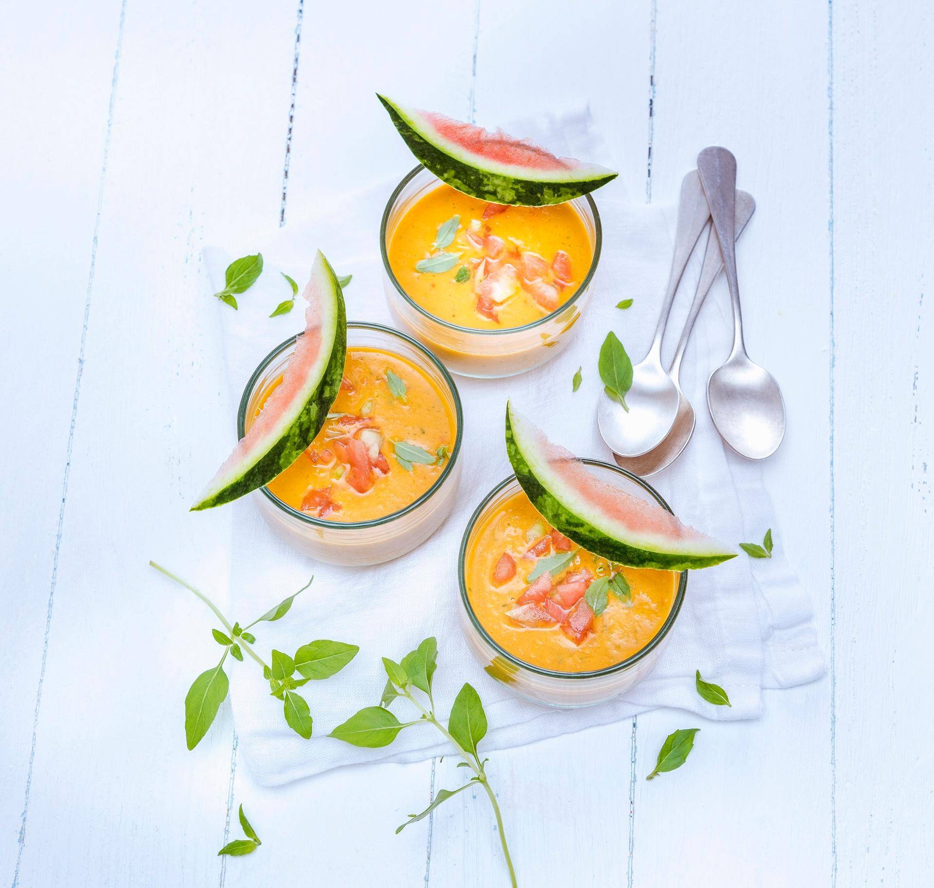 Gaspacho au basilic, pastèque et tomates - Recette Companion | Moulinex