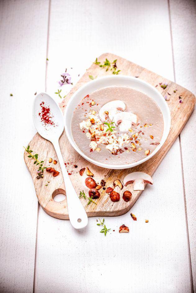 Soupe aux champignons toute douce, quenelle de chèvre et noisettes grillées - Recette Perfectmix Cook | Moulinex
