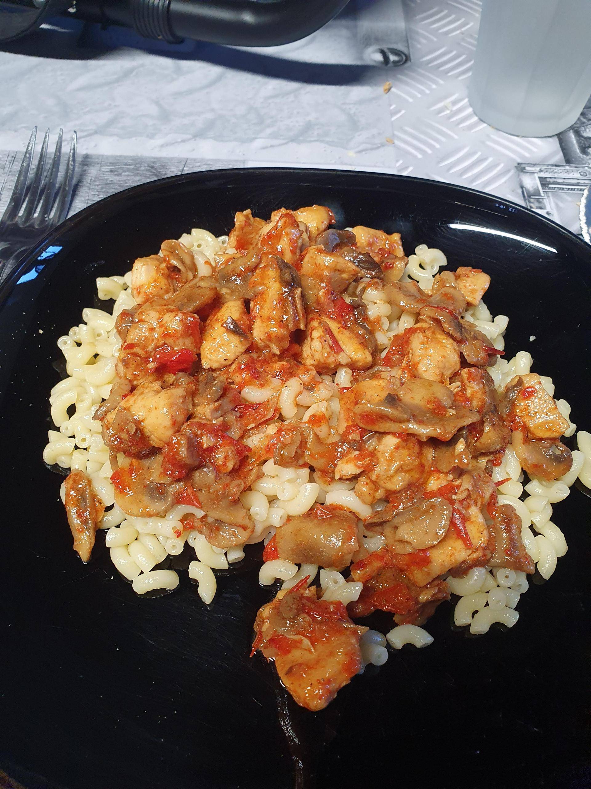 Poulet aux poivrons et champignons de Paris - Recepten Cookeo | Moulinex