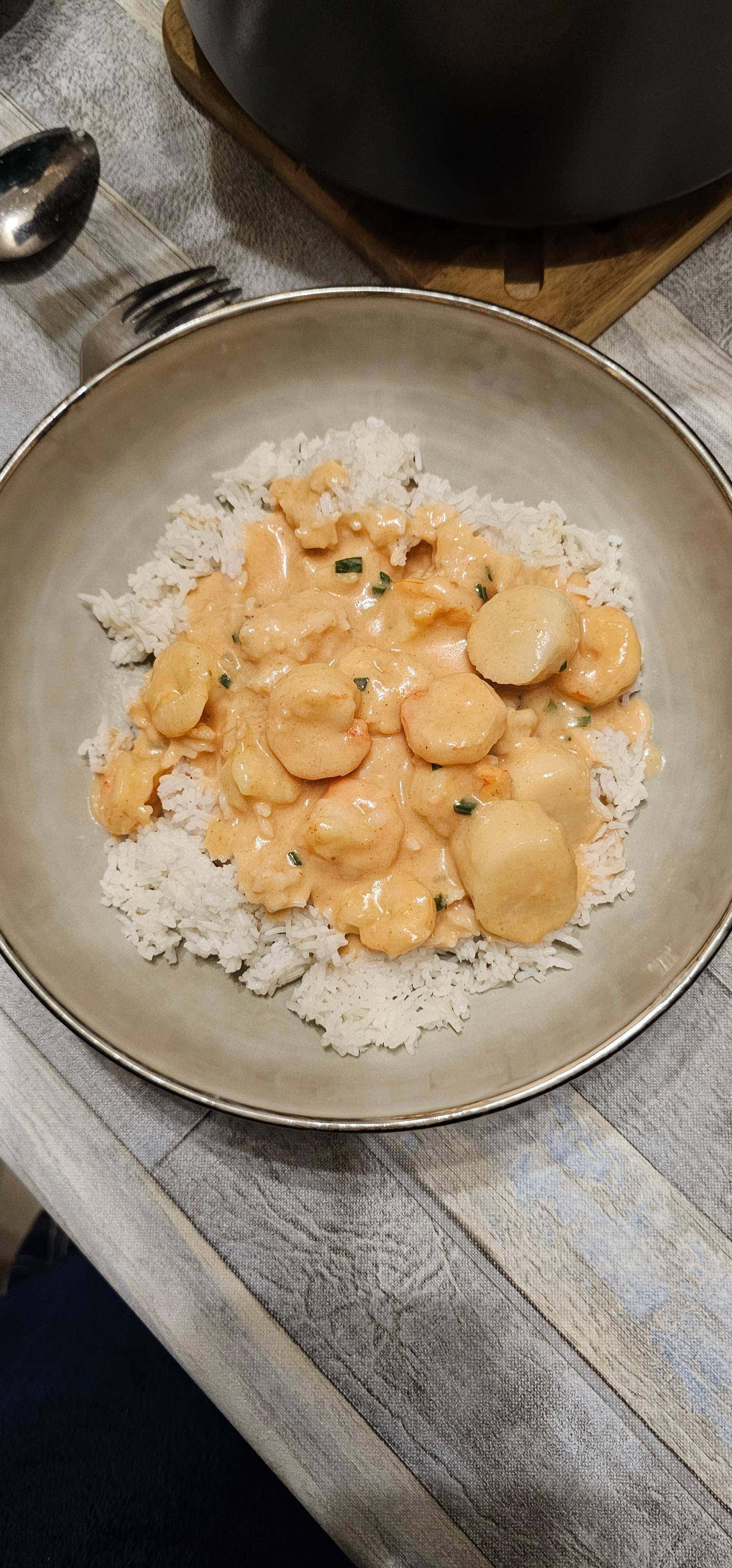 Cassolette de noix de Saint Jacques et scampi au vin blanc - Recette Cookeo | Moulinex