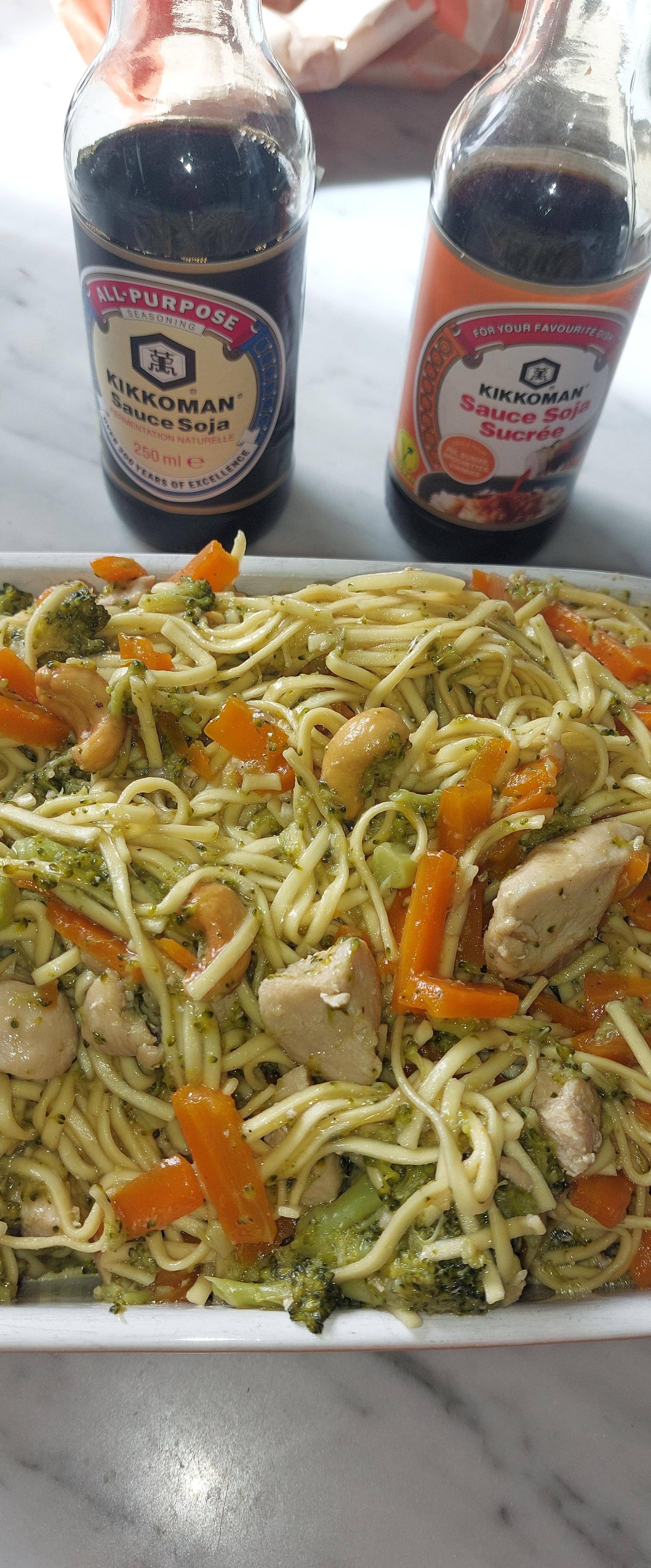 Poulet sauté aux légumes, nouilles chinoises et noix de cajou de Loulou - Recette Cookeo | Moulinex