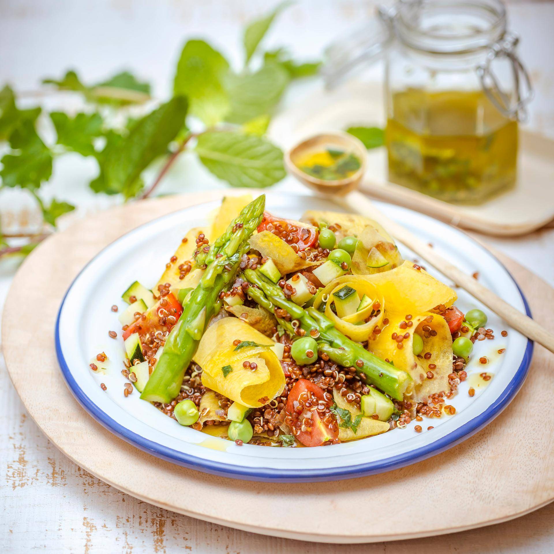 Salade de quinoa rouge, légumes et vinaigrette à la menthe - Recepten Companion Connect | Moulinex