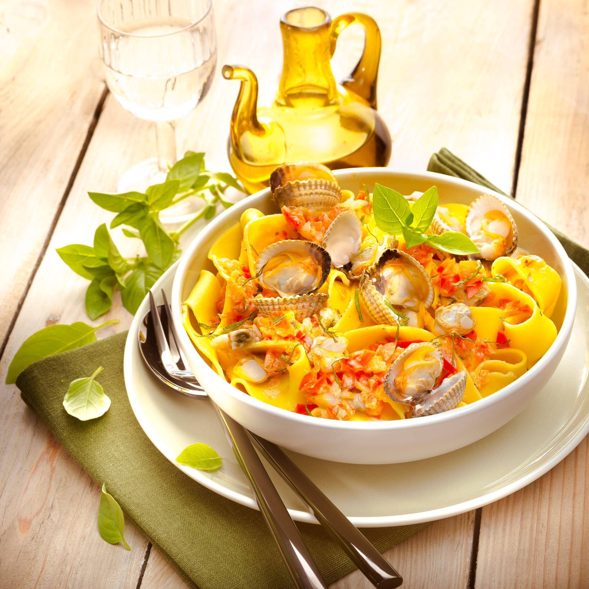 Salade de pâtes maison aux coques, sauce aux poivrons - Recepten Companion Connect | Moulinex