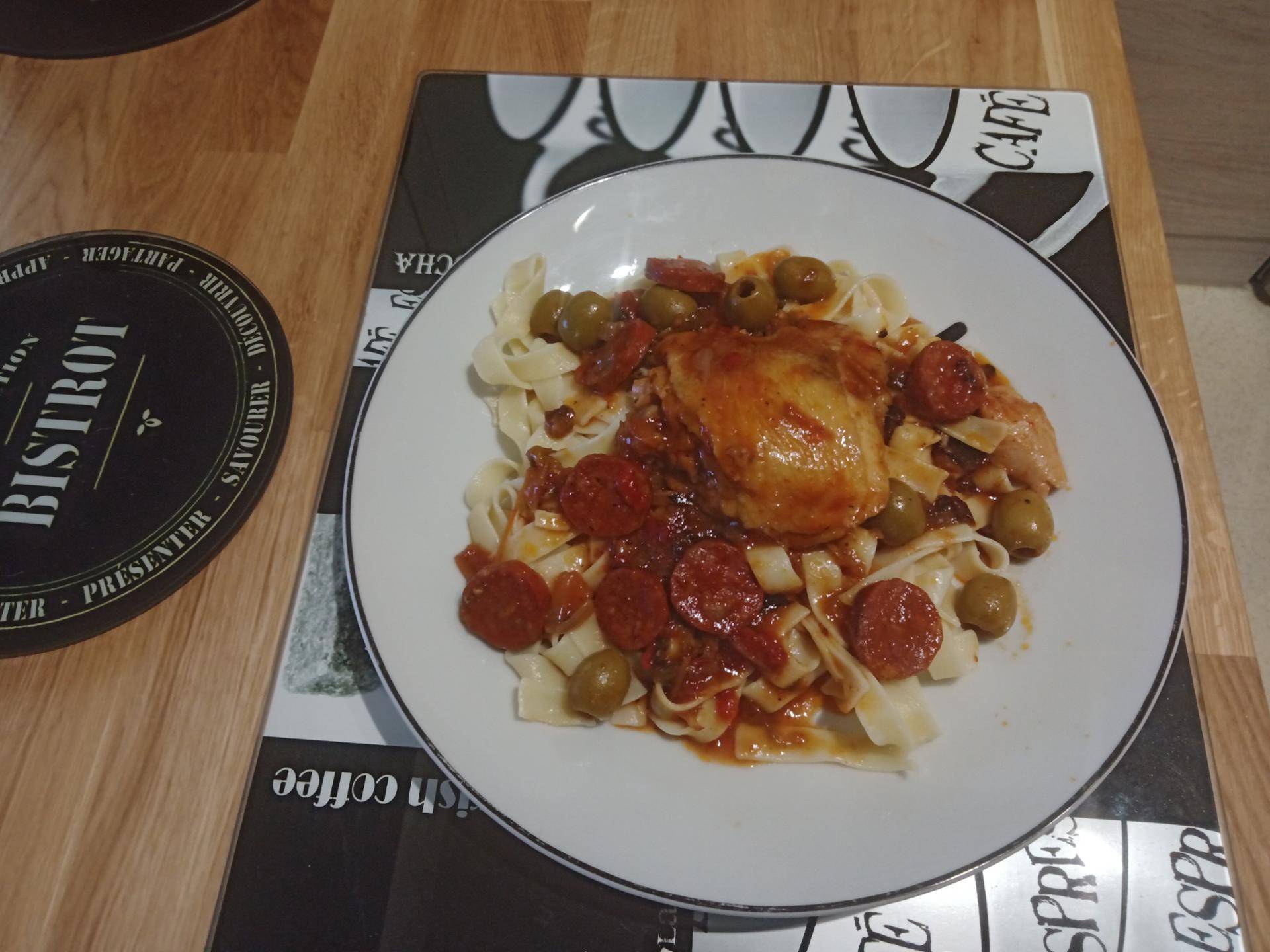 Cuisses de poulet chorizo poivrons olives vertes - Recepten Cookeo V3 | Moulinex