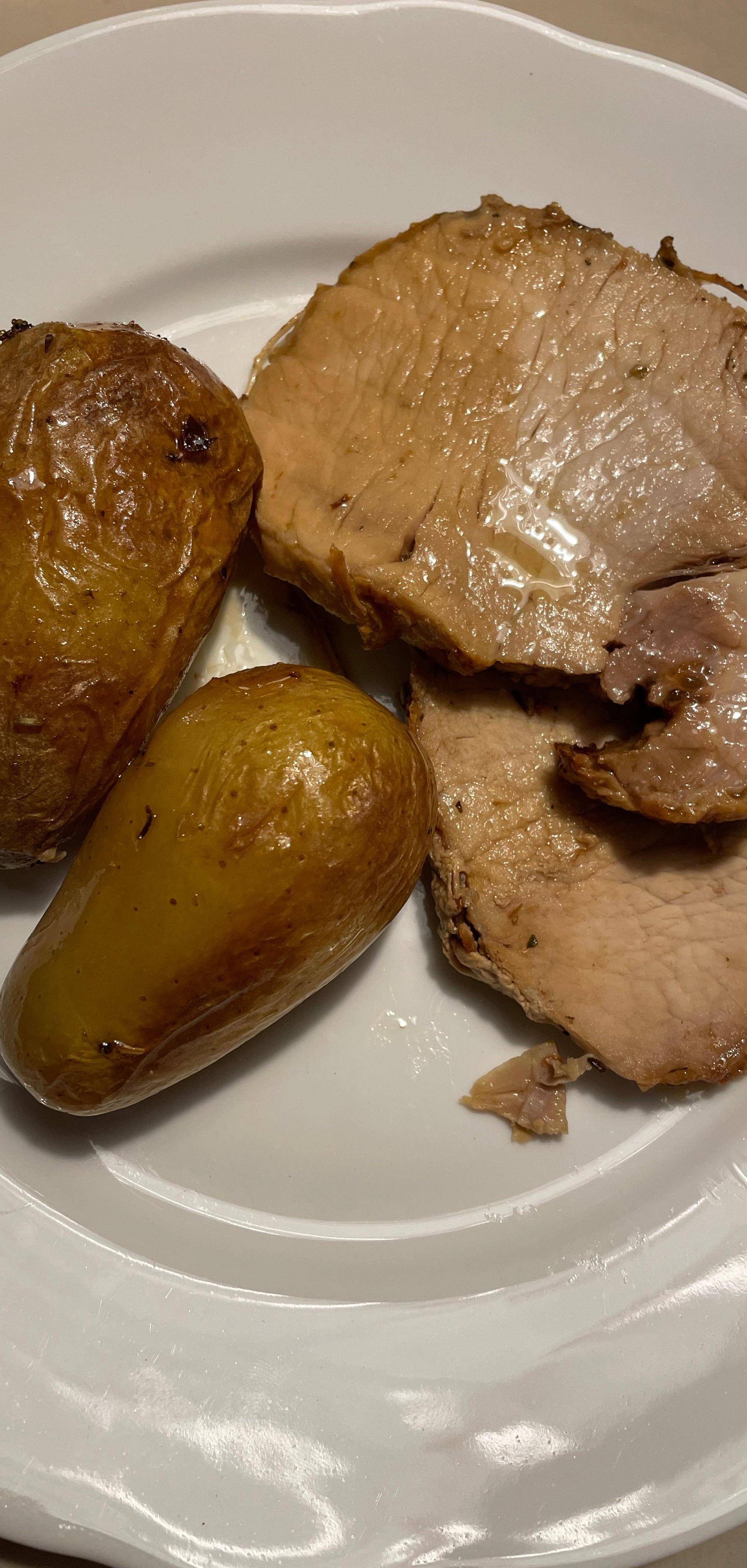 Rôti de porc aux herbes et ses pommes de terre - Recette Cookeo | Moulinex