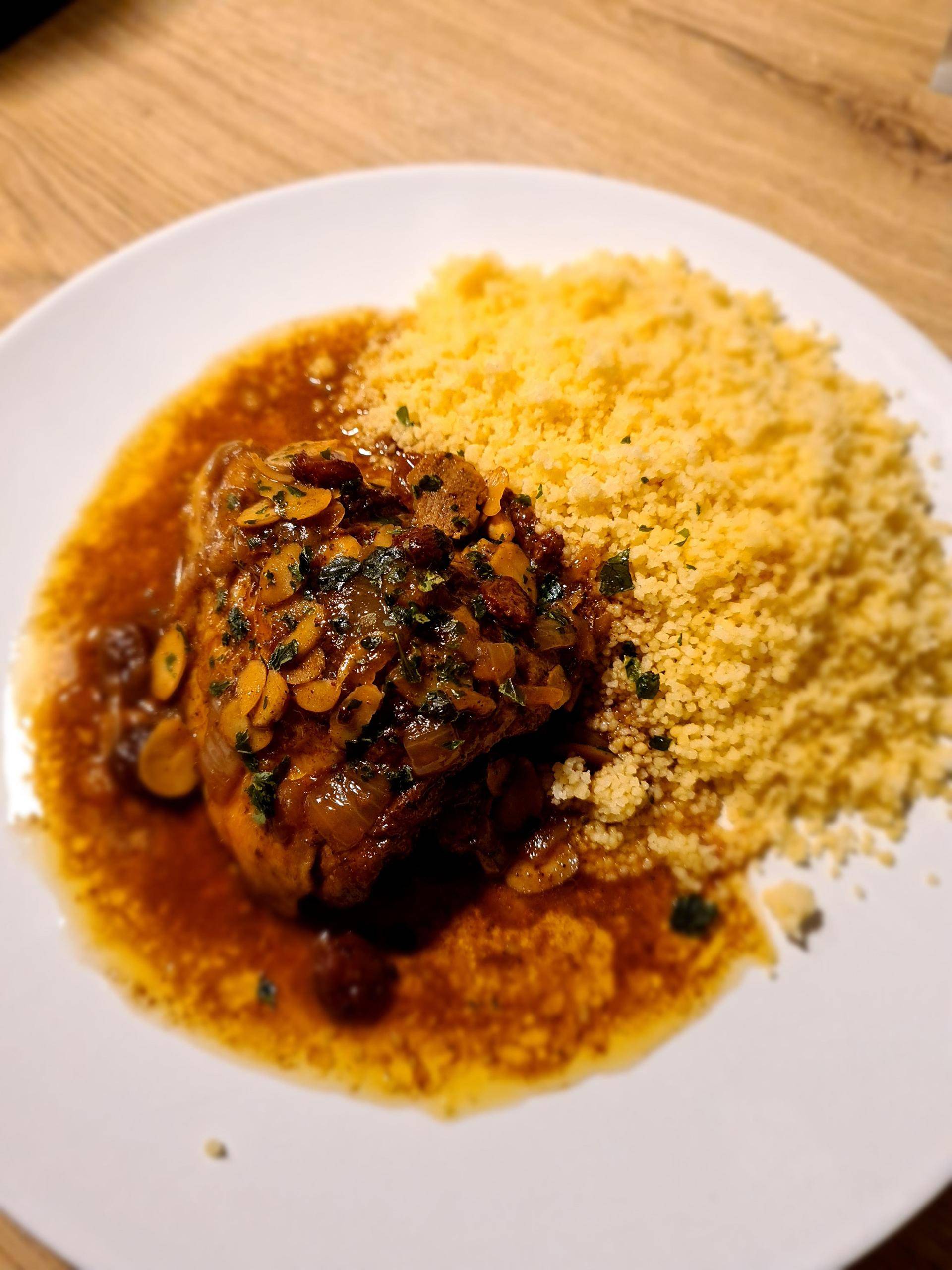 Tajine de poulet aux raisins secs et amandes effilées - Recepten Cookeo | Moulinex
