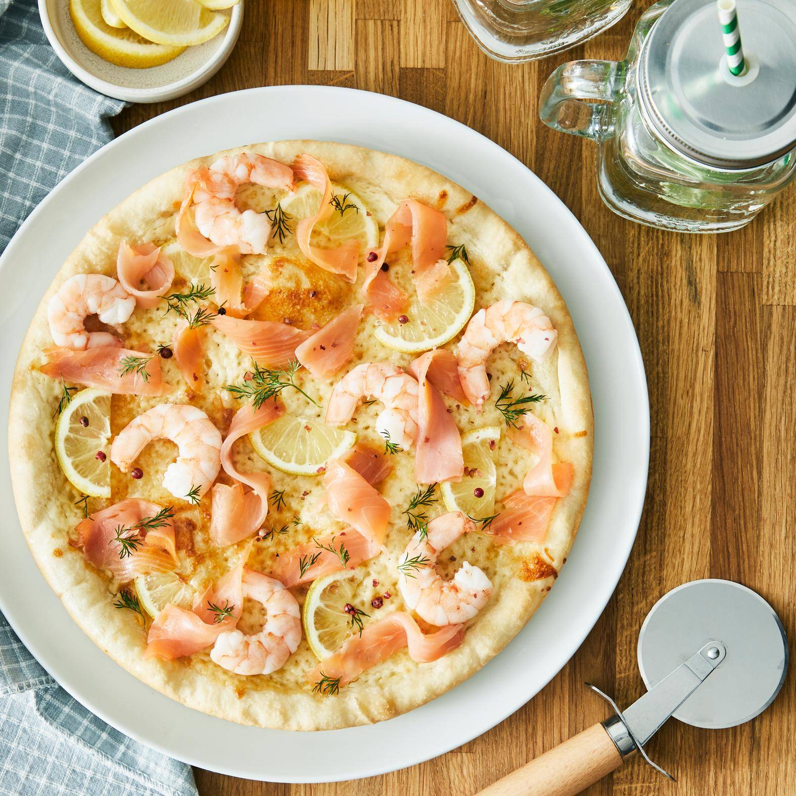 Pizza norvégienne saumon et crevettes - Recette Cook'in One | Moulinex