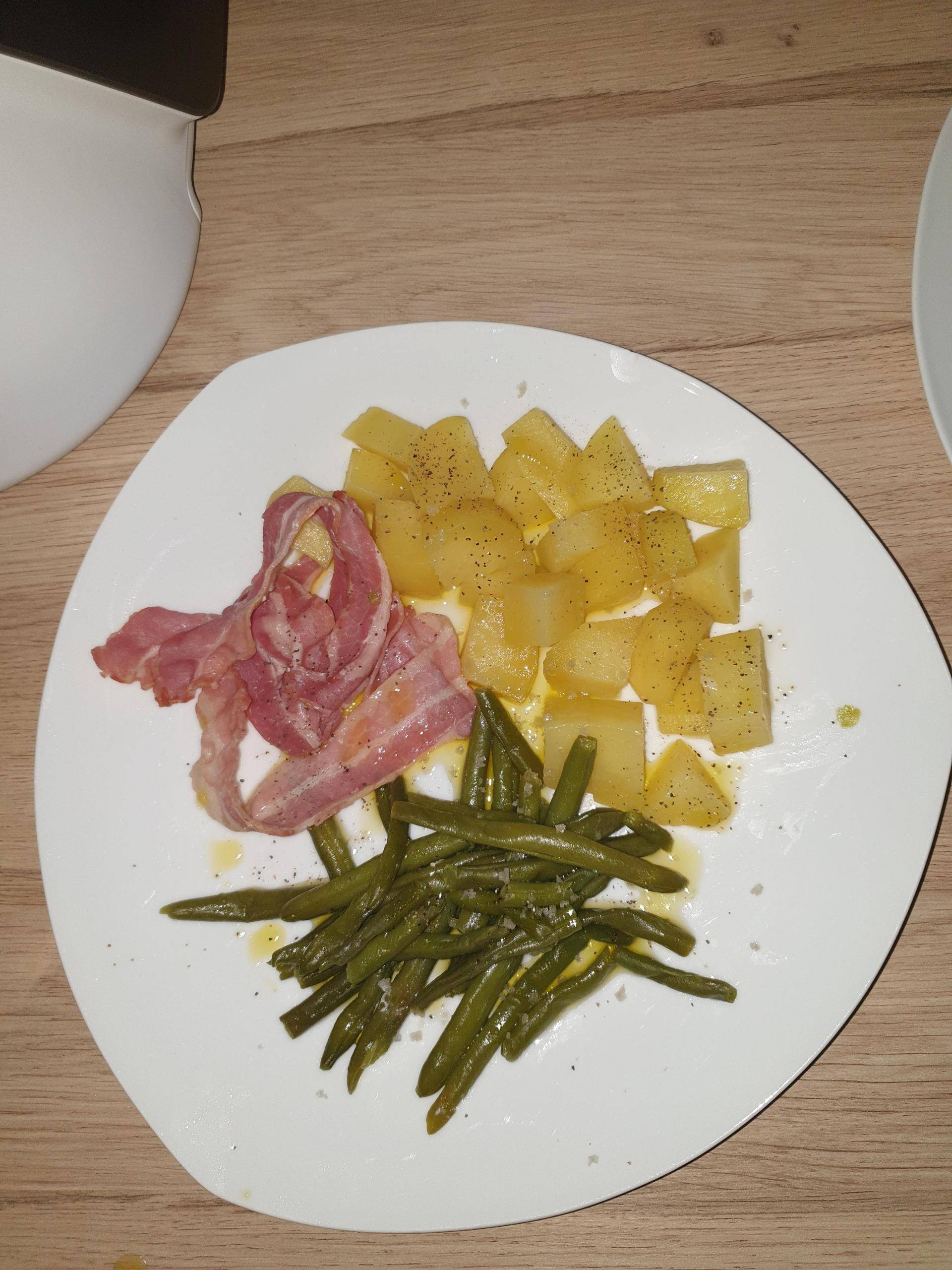 Haricots et pomme de terre avec leur lard en vapeur - Recepten Companion Connect XL | Moulinex