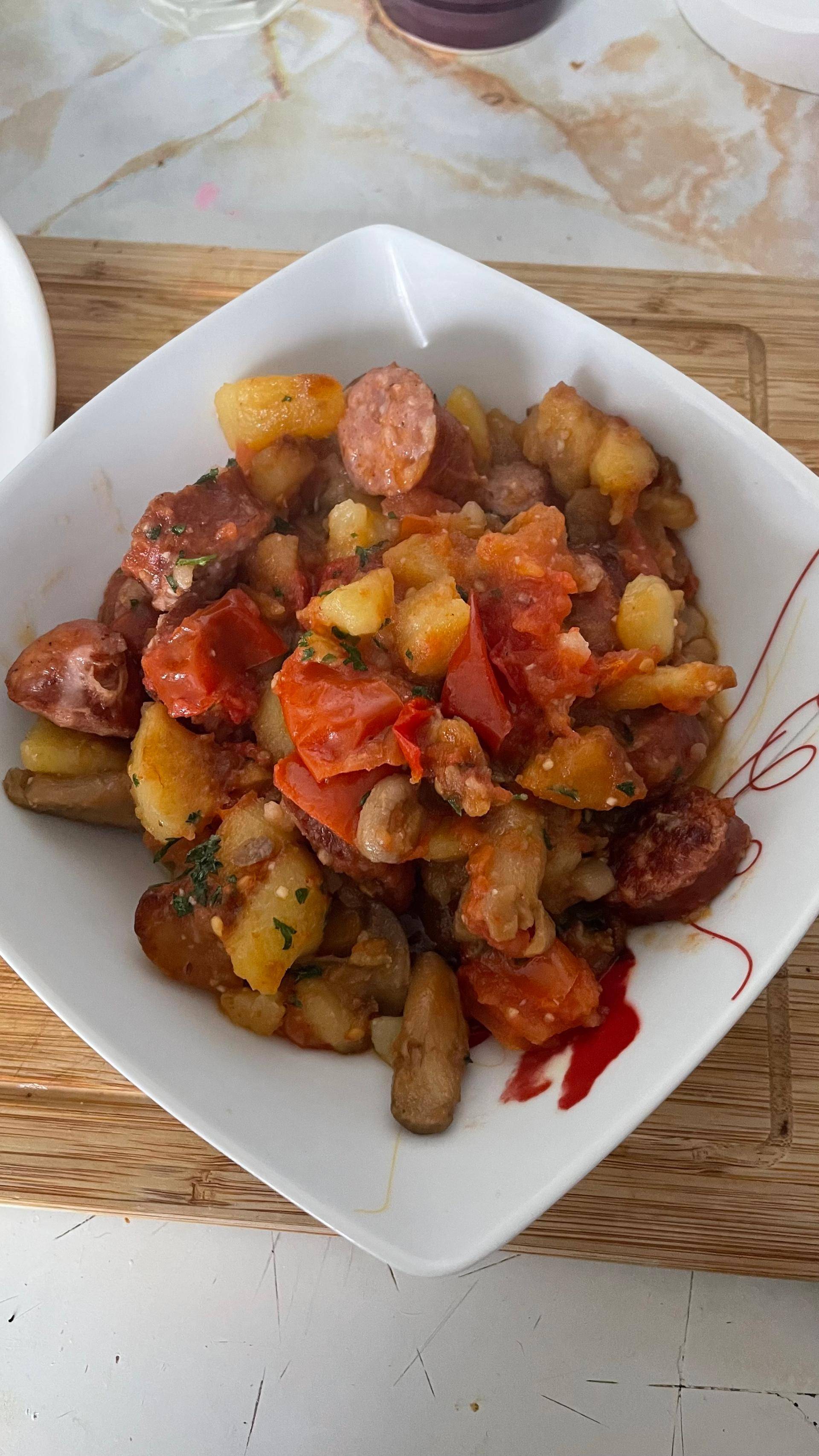 Saucisse fumée. Pomme de terre. Champignons et tomates - Recette Cookeo | Moulinex