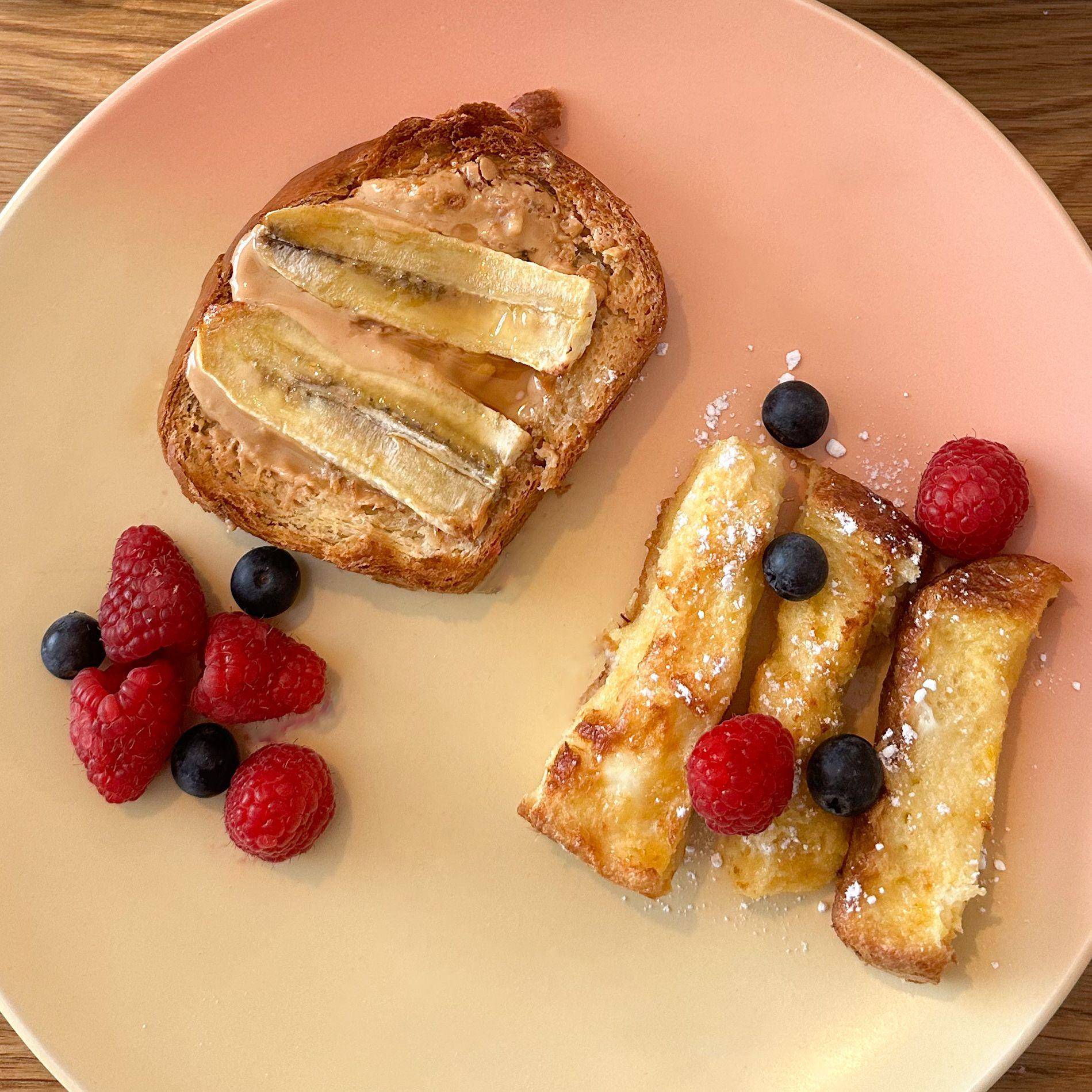 Tartine briochée beurre de cacahuètes banane et ses frites de brioche - Recepten Dual EasyFry | Moulinex