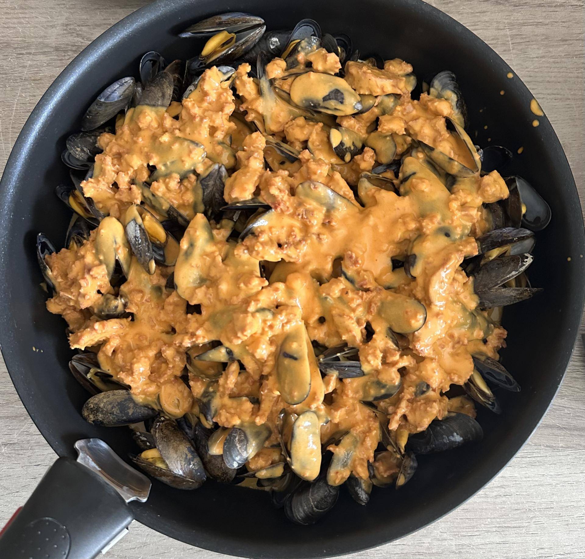 Moules gourmande aux chorizo et à la crème - Recette Companion Connect XL | Moulinex