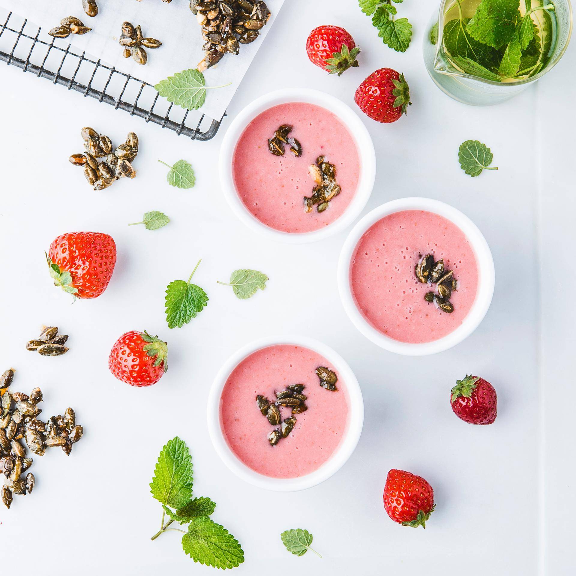 Crème de fraises infusées à la mélisse, graines de courges caramélisées - Recepten Perfectmix + | Moulinex