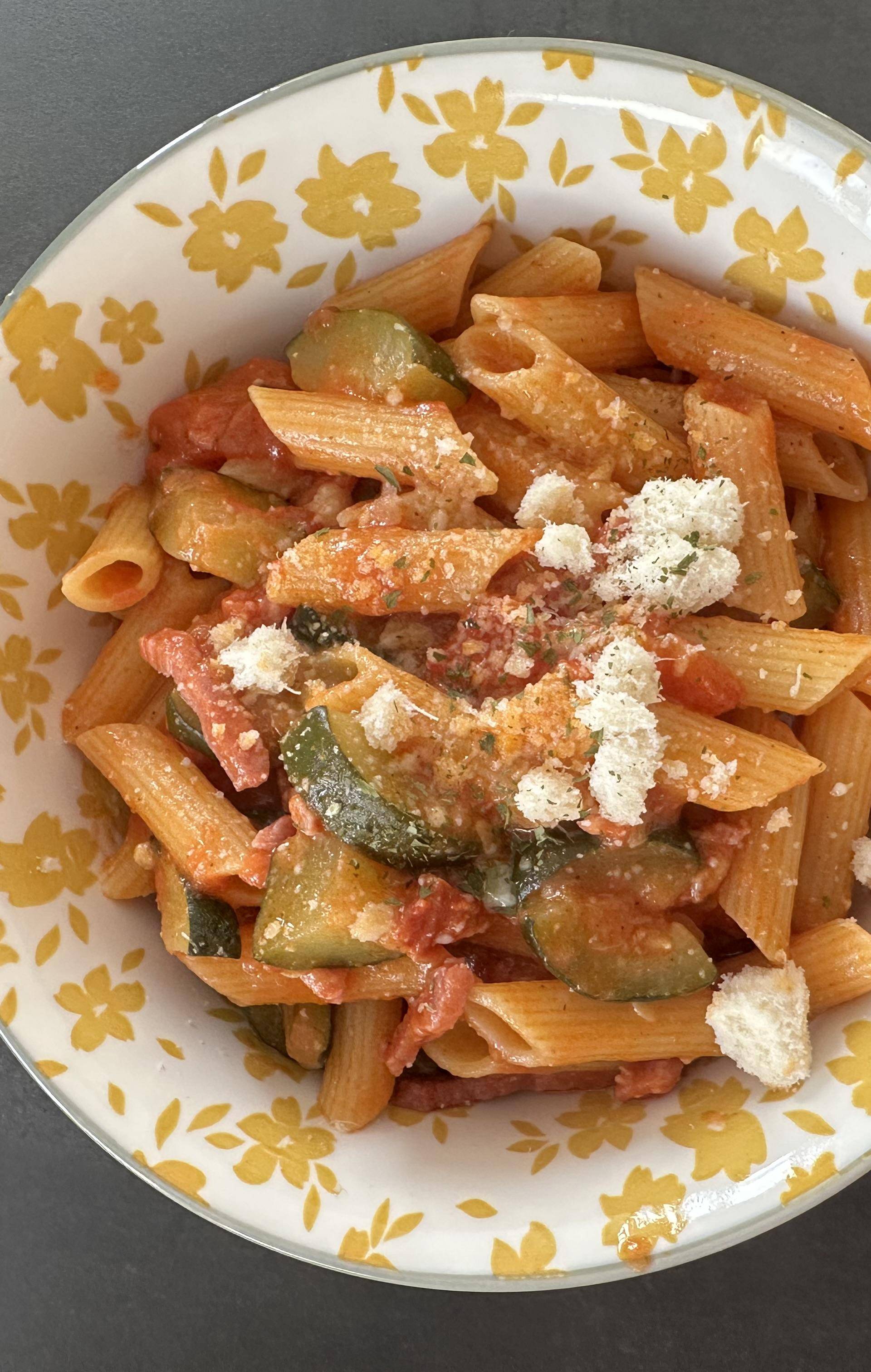 Pâtes lardons courgettes tomates - Recette Cookeo | Moulinex