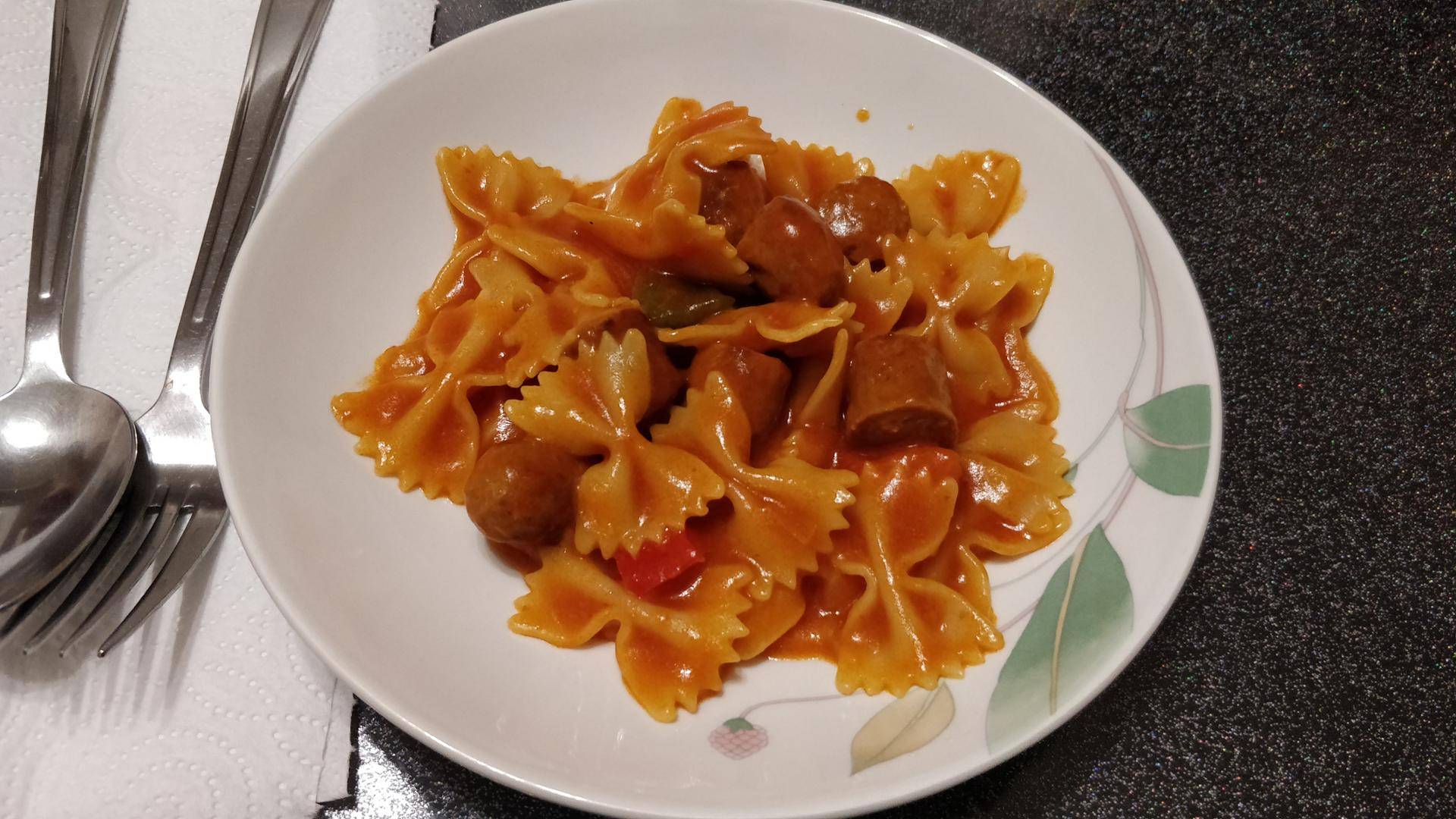 Farfalle aux poivrons et merguez - Recette Cookeo | Moulinex