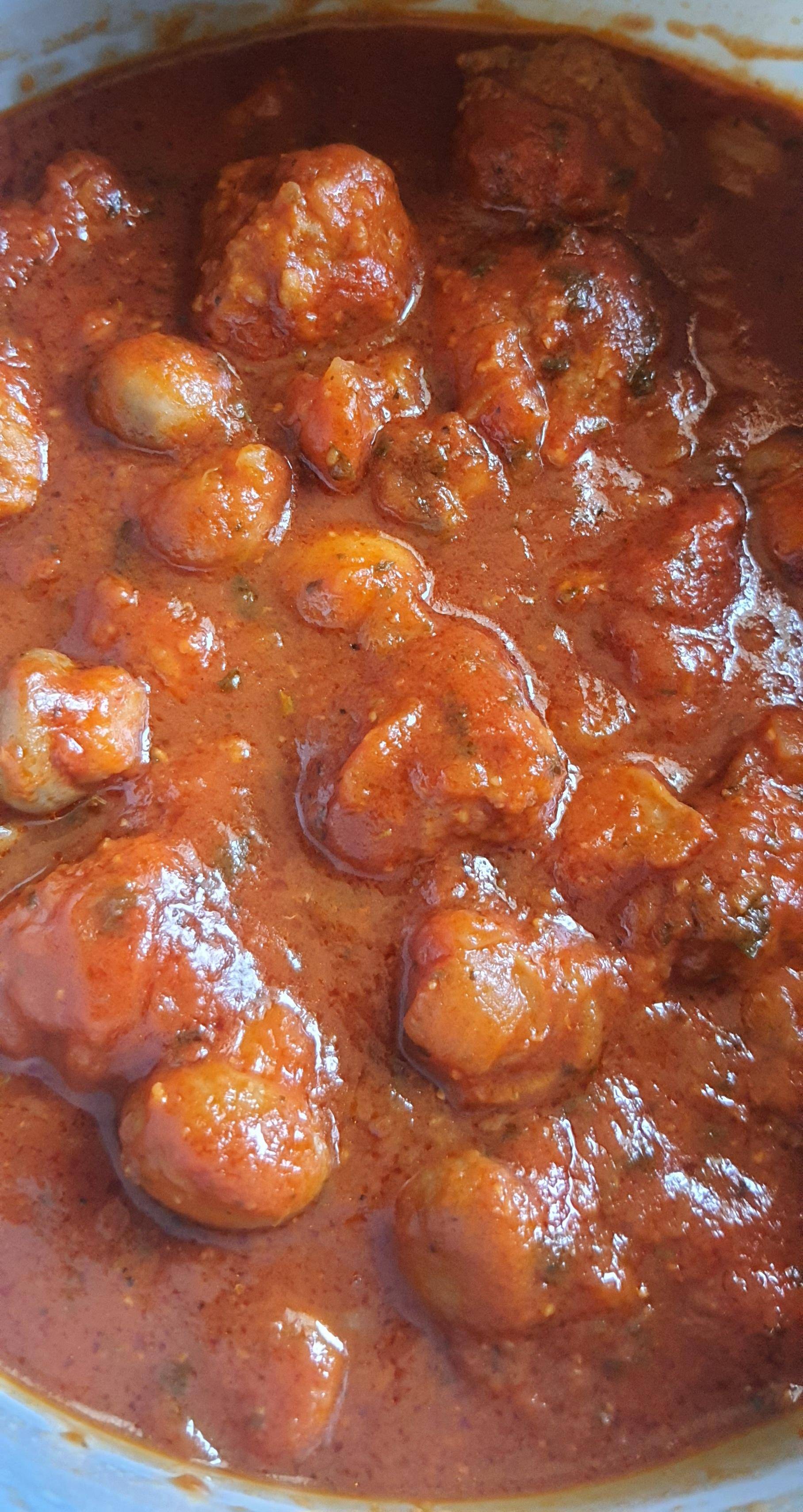 Sauce tomates aux boulettes et aux champignons - Recette Cookeo | Moulinex