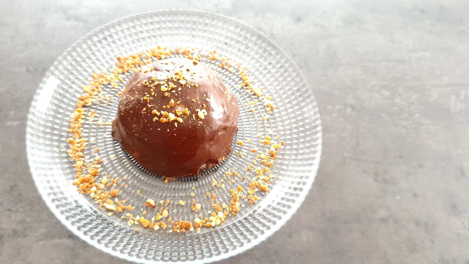 Dome au chocolat et son cœur croustillant praliné - Recepten Cake Factory | Moulinex