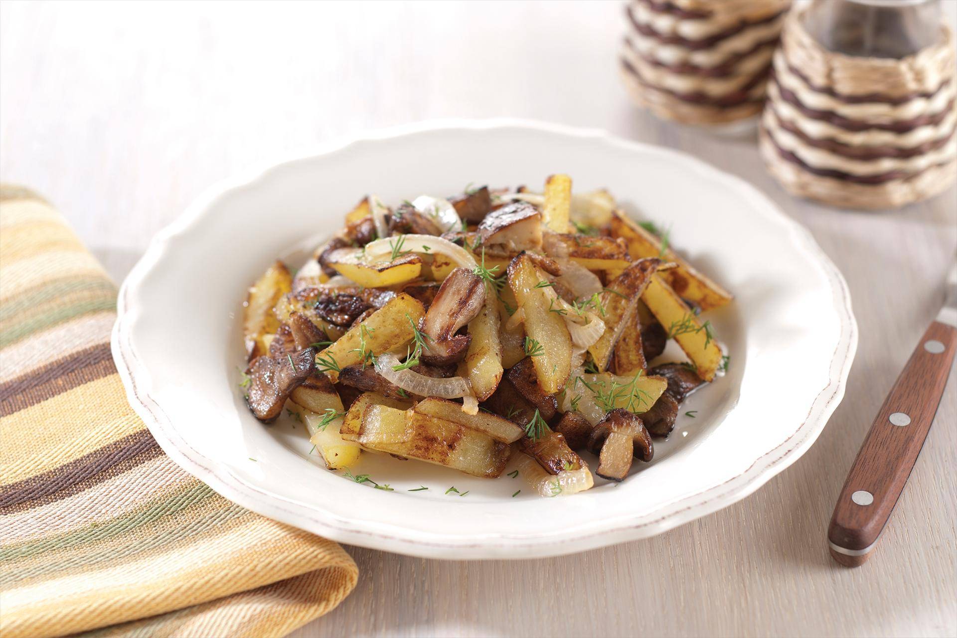 Pommes de terre rissolées aux champignons et aux oignons - Recepten Multicuiseurs | Moulinex