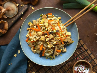 Vegetarische pad thai met gemarineerde tofu - Recepten Cookeo V3 | Moulinex