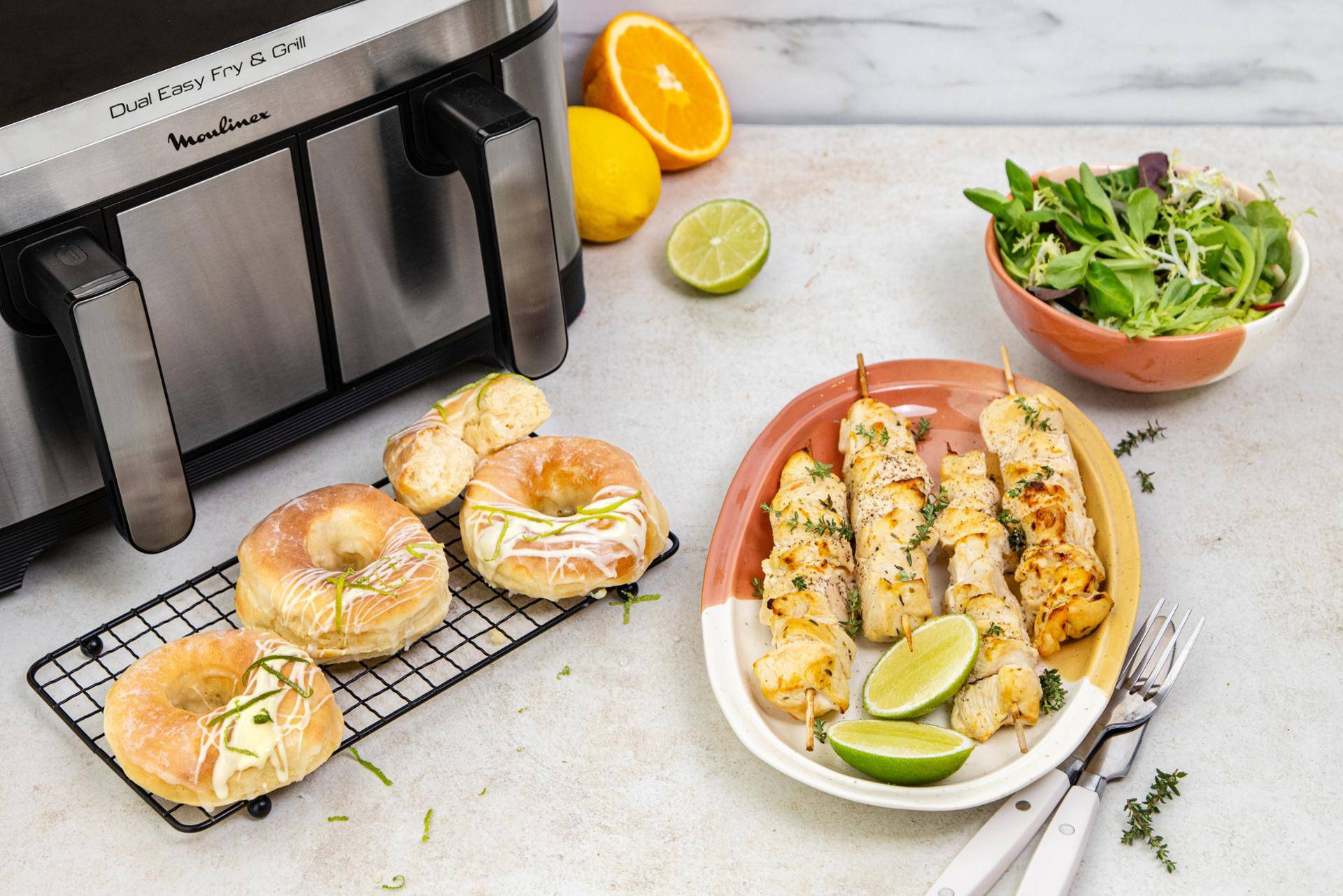 Brochettes de poulet agrumes et Donuts citron vert - Recepten EASY FRY & GRILL 2 in 1 XXL | Moulinex