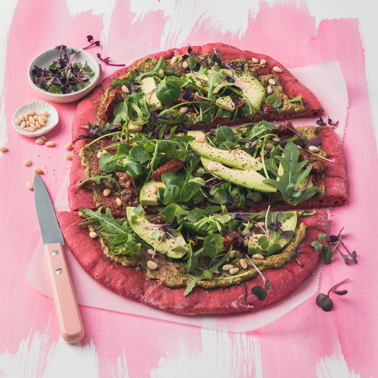 Pizza à la betterave, pesto et avocat - Recette Companion | Moulinex