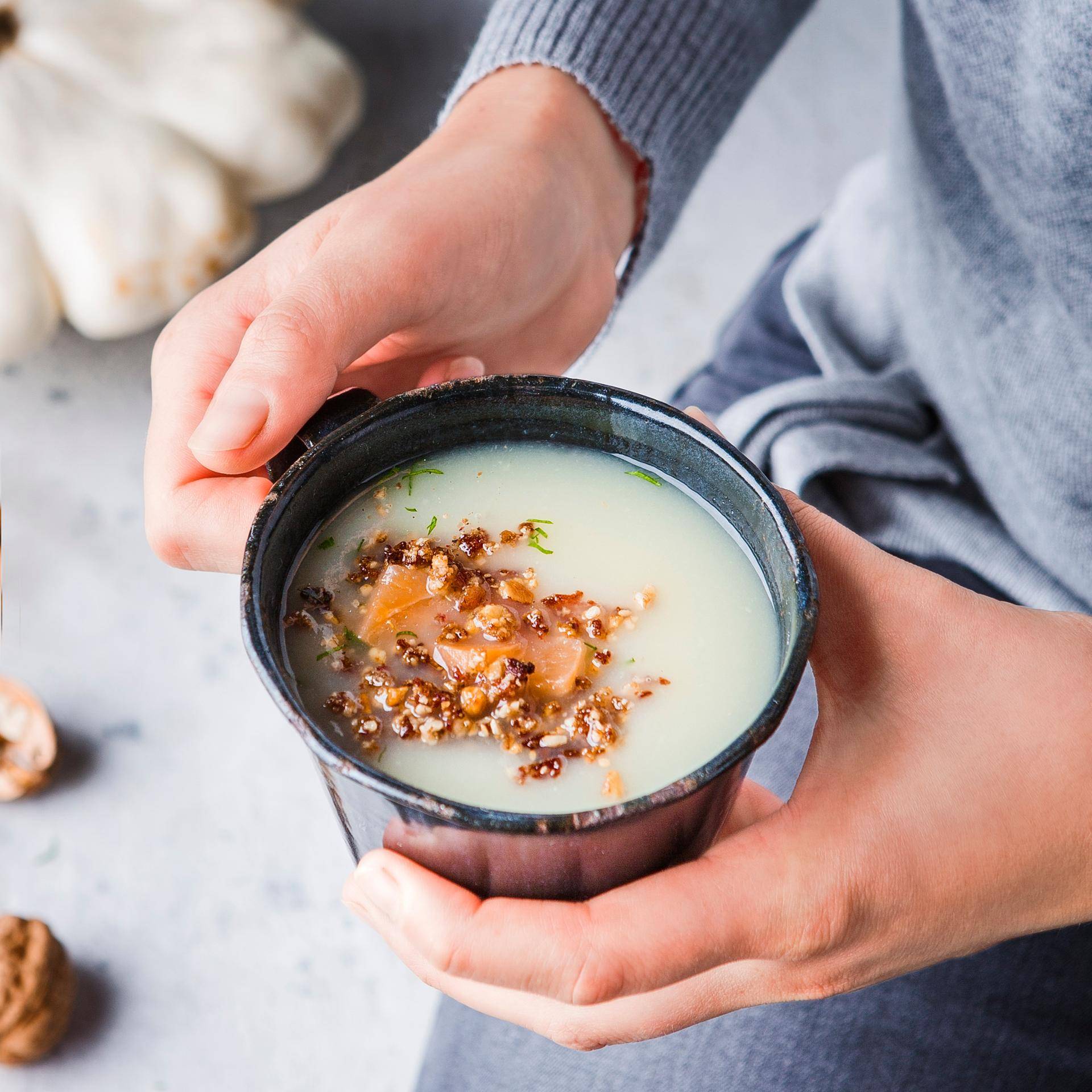 Soupe de pâtisson, truite fumée et crumble de noix - Recette Companion | Moulinex