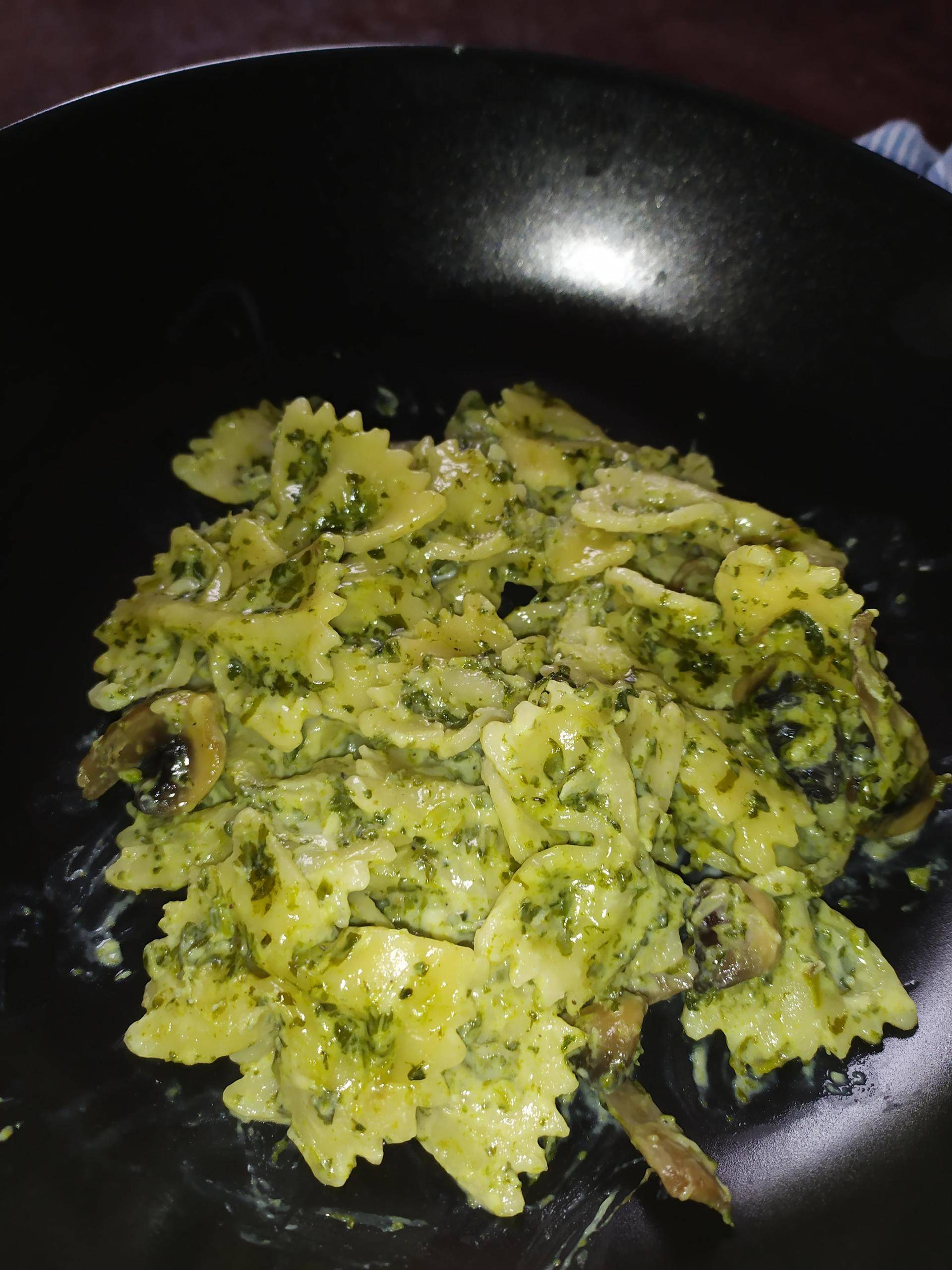 Farfales aux épinards et champignons de Paris - Recette Cookeo | Moulinex