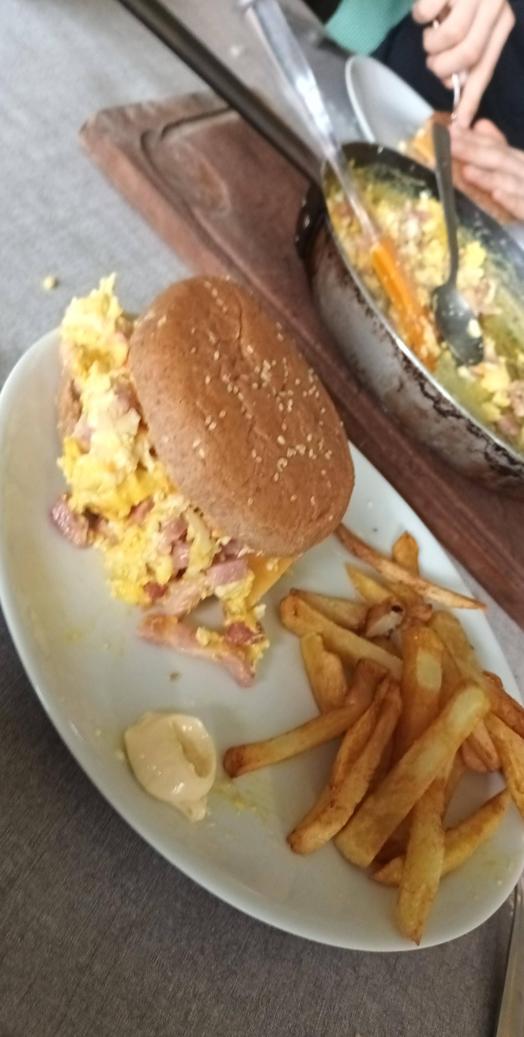 Hamburger aux œuf et lardon - Recette Cookeo | Moulinex