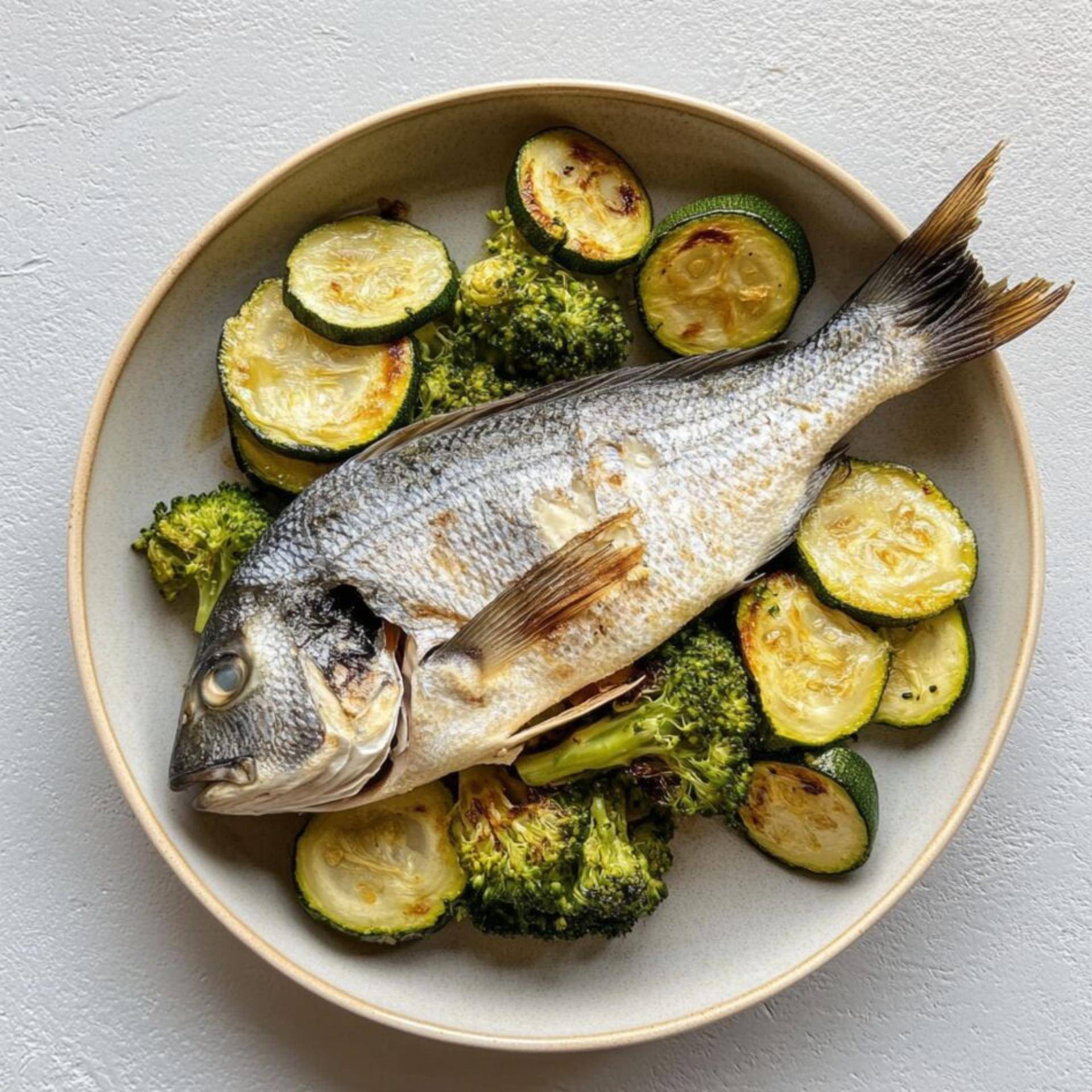 Daurade entière grillée et légumes croquants - Recette Easy Fry Mega | Moulinex