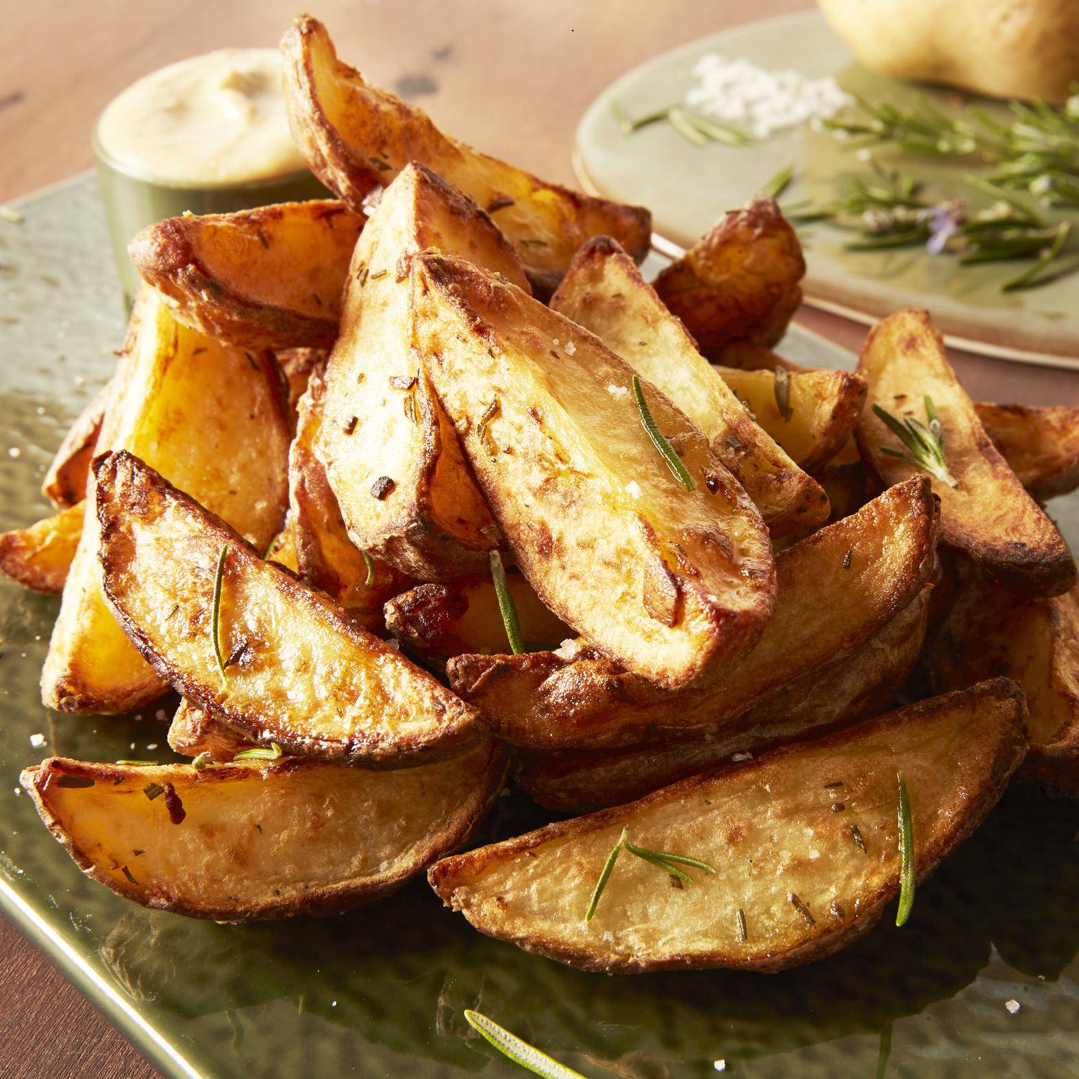 Petites pommes de terre croustillantes, sauce à l’ail rôti - Recette EASY FRY GRILL & STEAM 3 in 1 | Moulinex