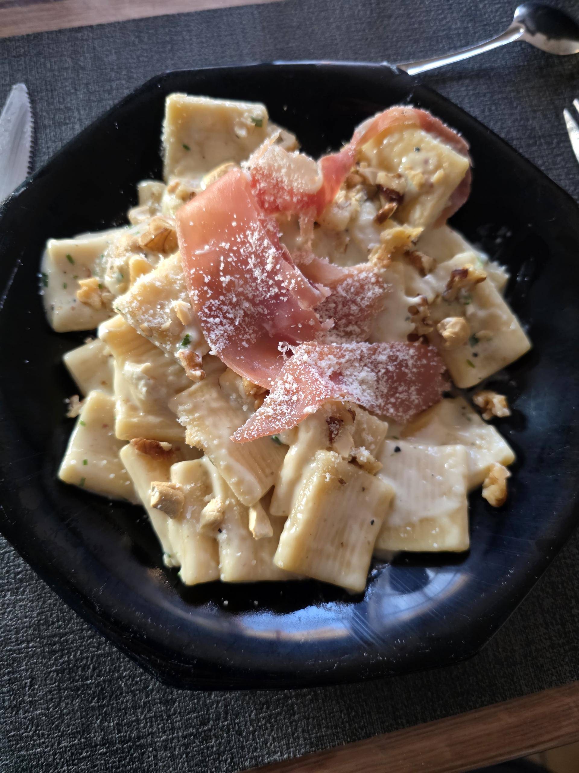 Pâtes au gorgonzola, noix et speck - Recette Cookeo Infinity Autostir | Moulinex