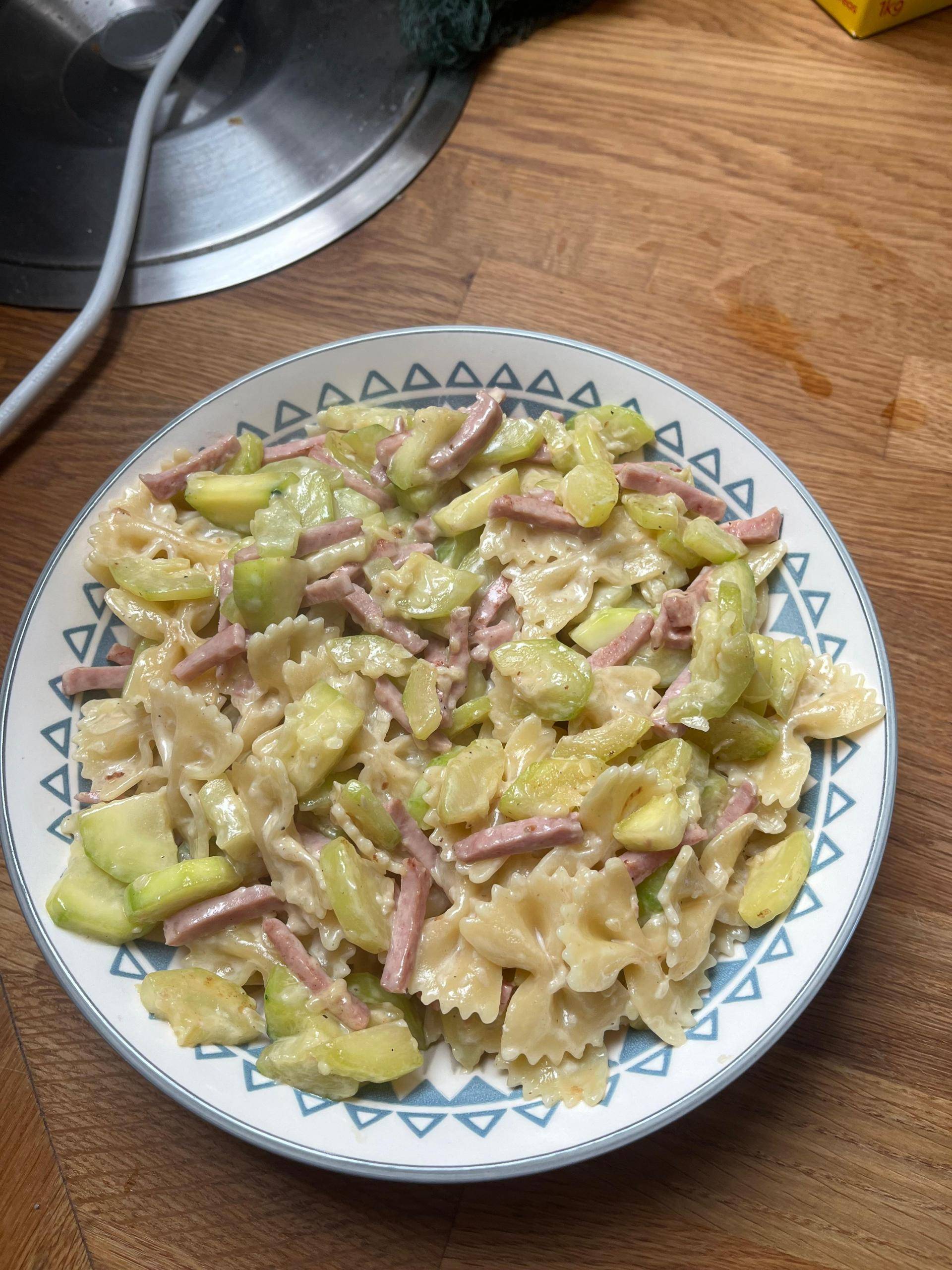 Pâtes aux courgettes & allumettes de jambon - Recette Cookeo | Moulinex