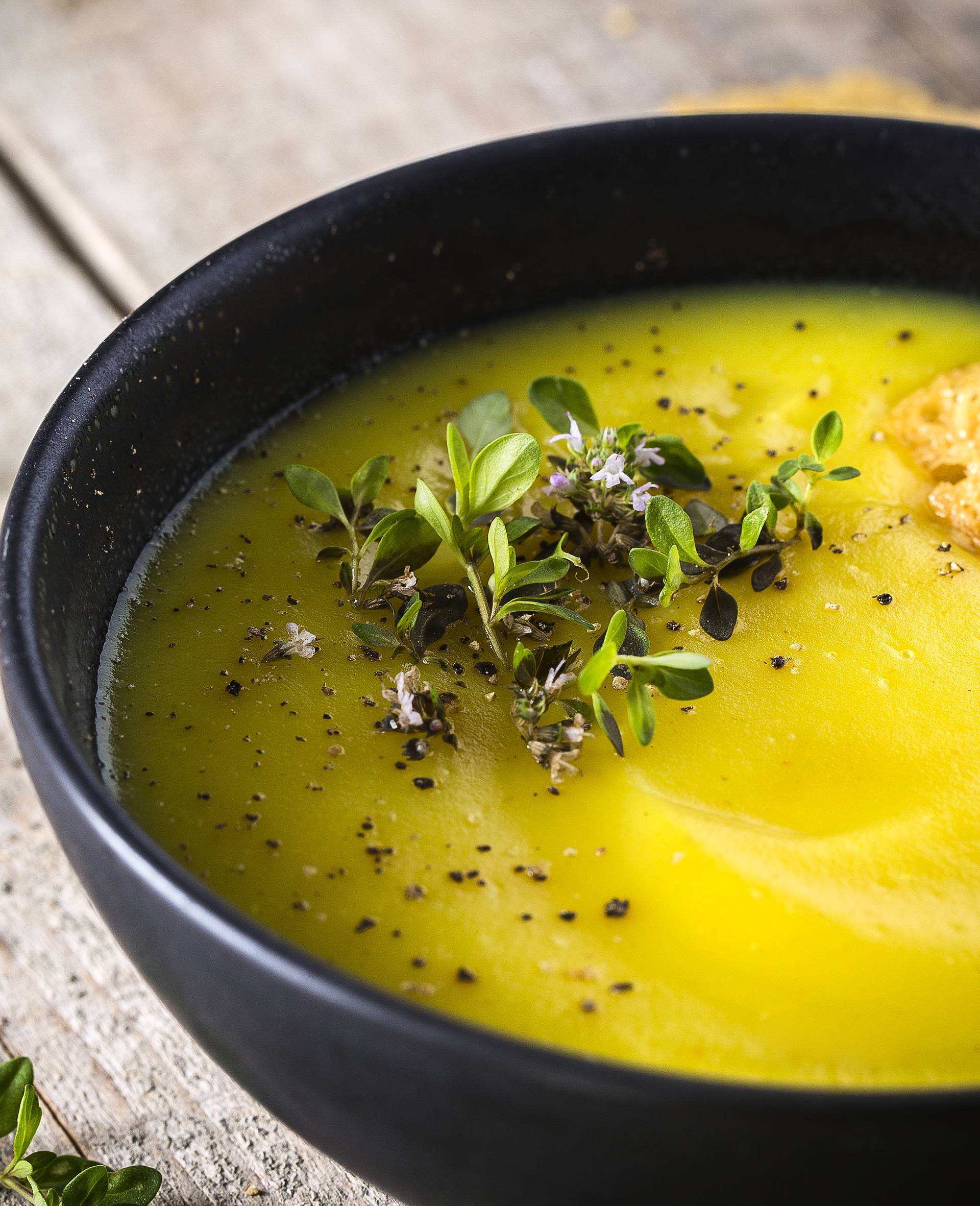 Soupe de légumes anciens & tuiles de parmesan - Recette Ultrablend Boost | Moulinex