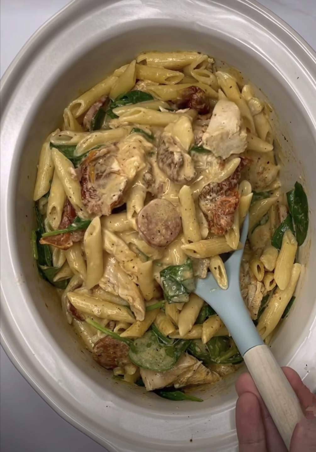 Pennes au Poulet, Chorizo, tomates séchées et sa Crème au Pesto - Recepten Cookeo V3 | Moulinex